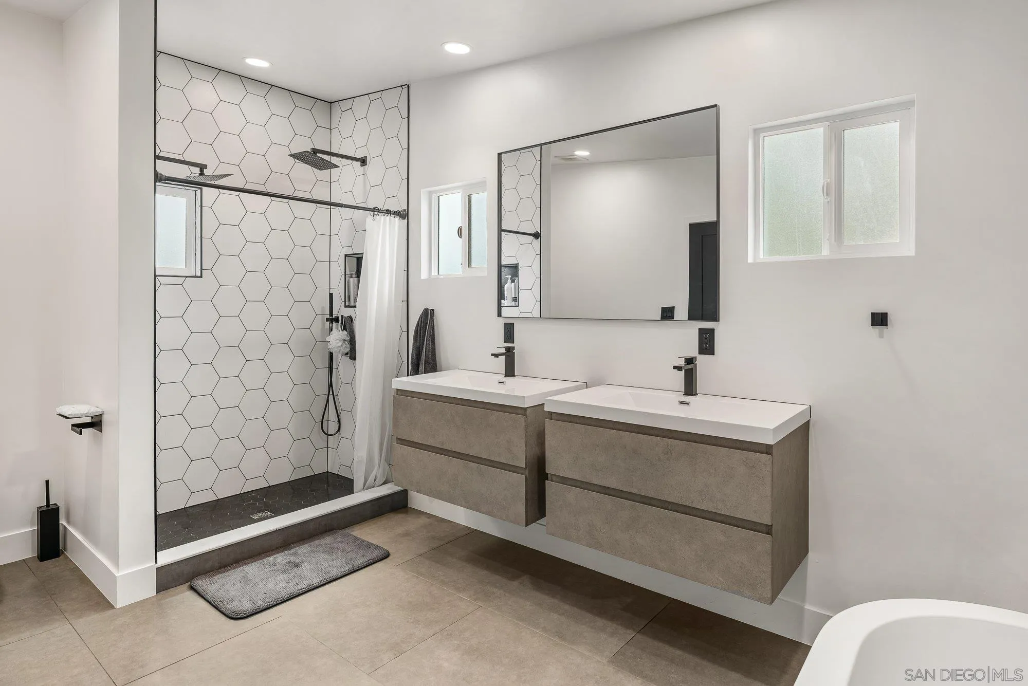 https://cdn.realtyfeed.com/cdn/127/260022098/3e83ea18cf2c03b6be68890f422ebed6.webp