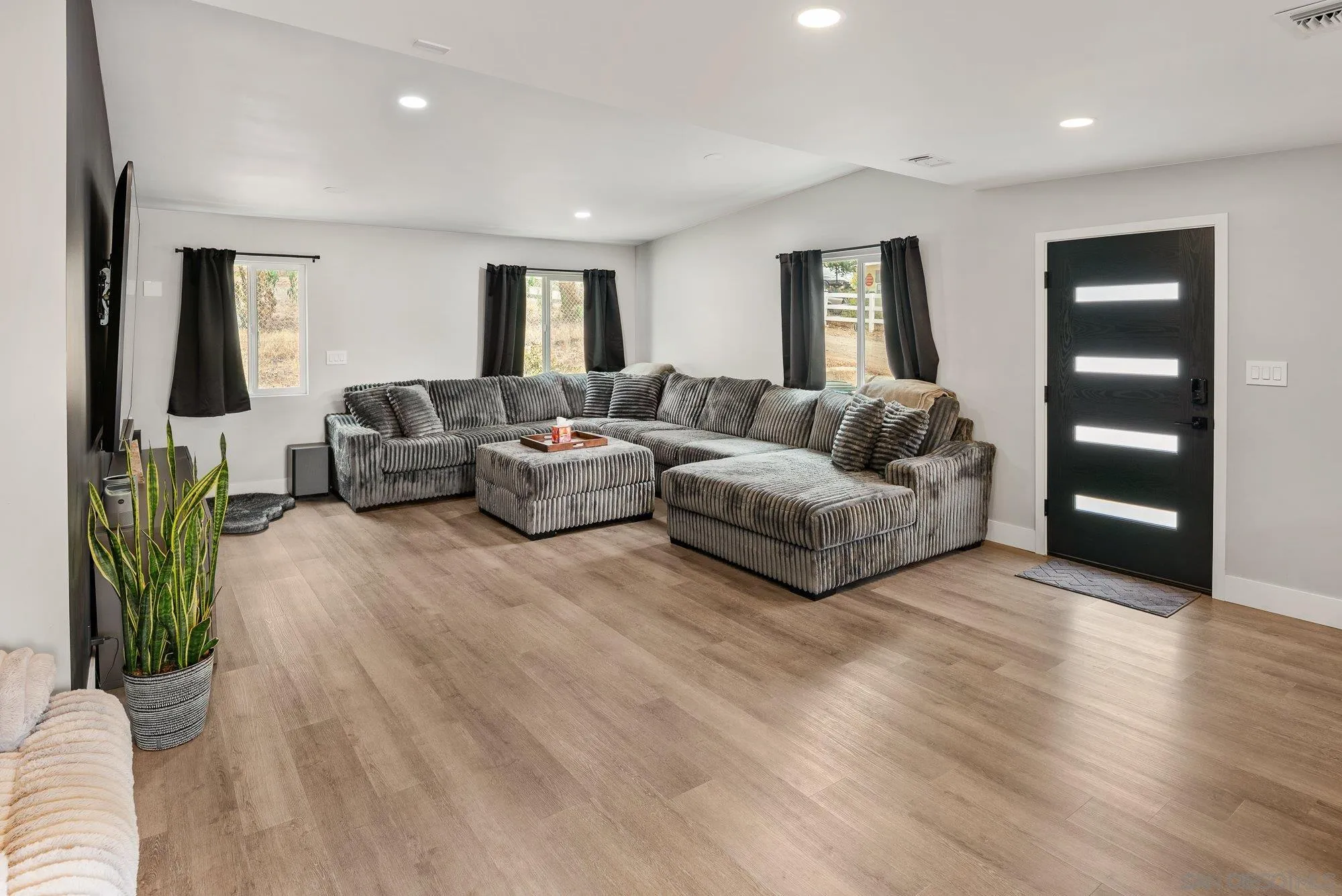 https://cdn.realtyfeed.com/cdn/127/260022098/43b29e87d39511be03ae87934a84ab46.webp