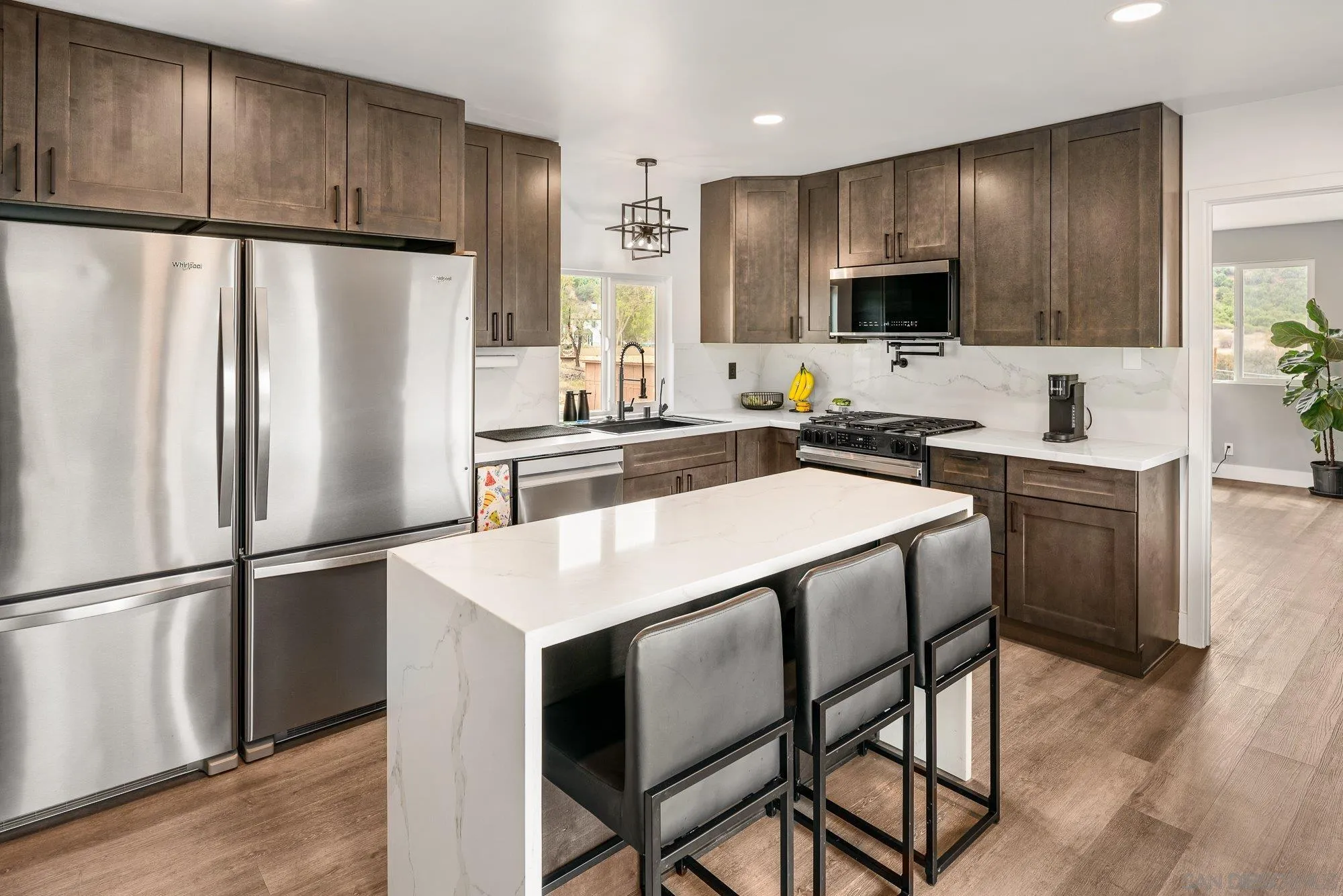 https://cdn.realtyfeed.com/cdn/127/260022098/443db1066231f8ca27fd0f30dcdc68d1.webp