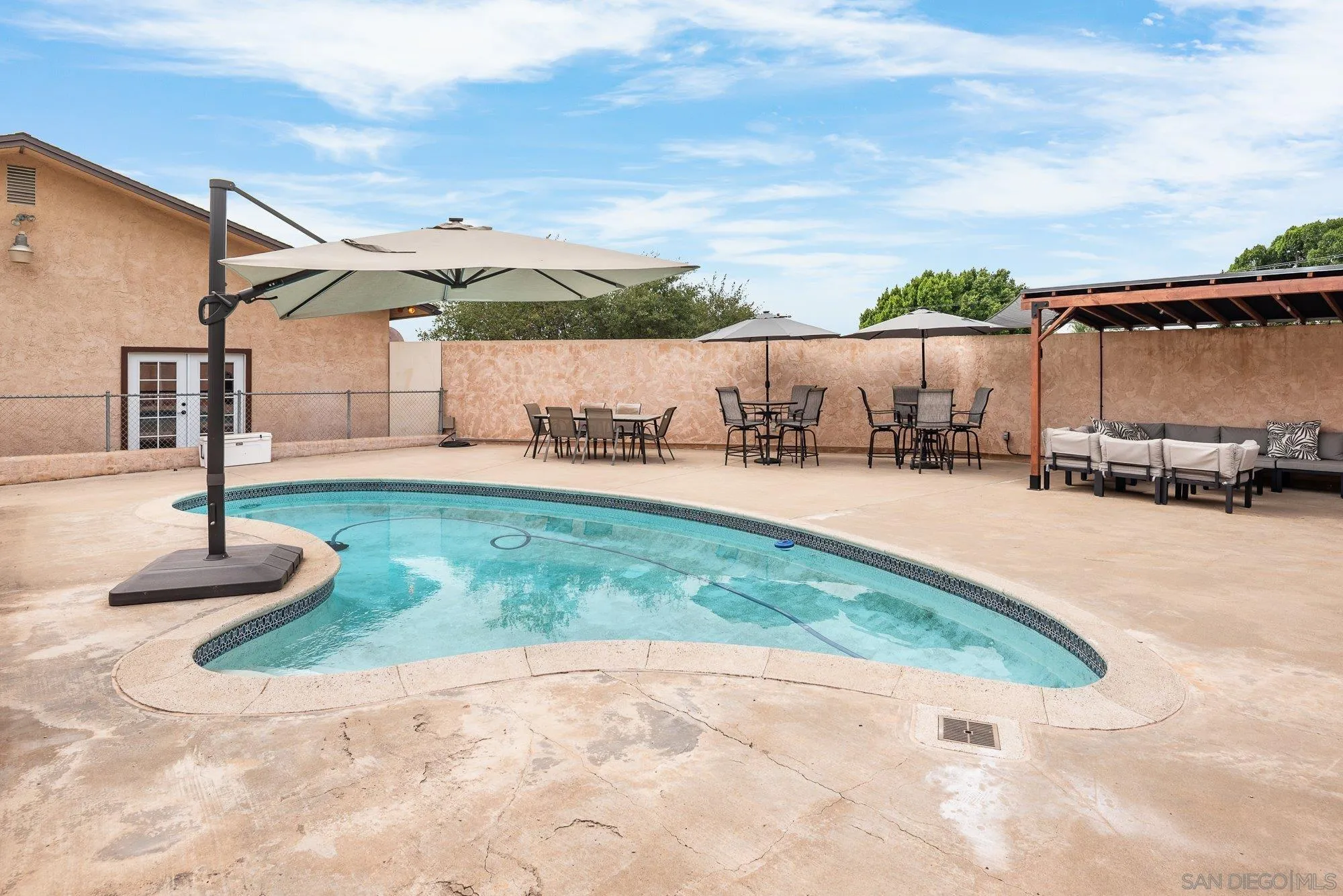 https://cdn.realtyfeed.com/cdn/127/260022098/49accecbf842f93de201c1dd737e373b.webp