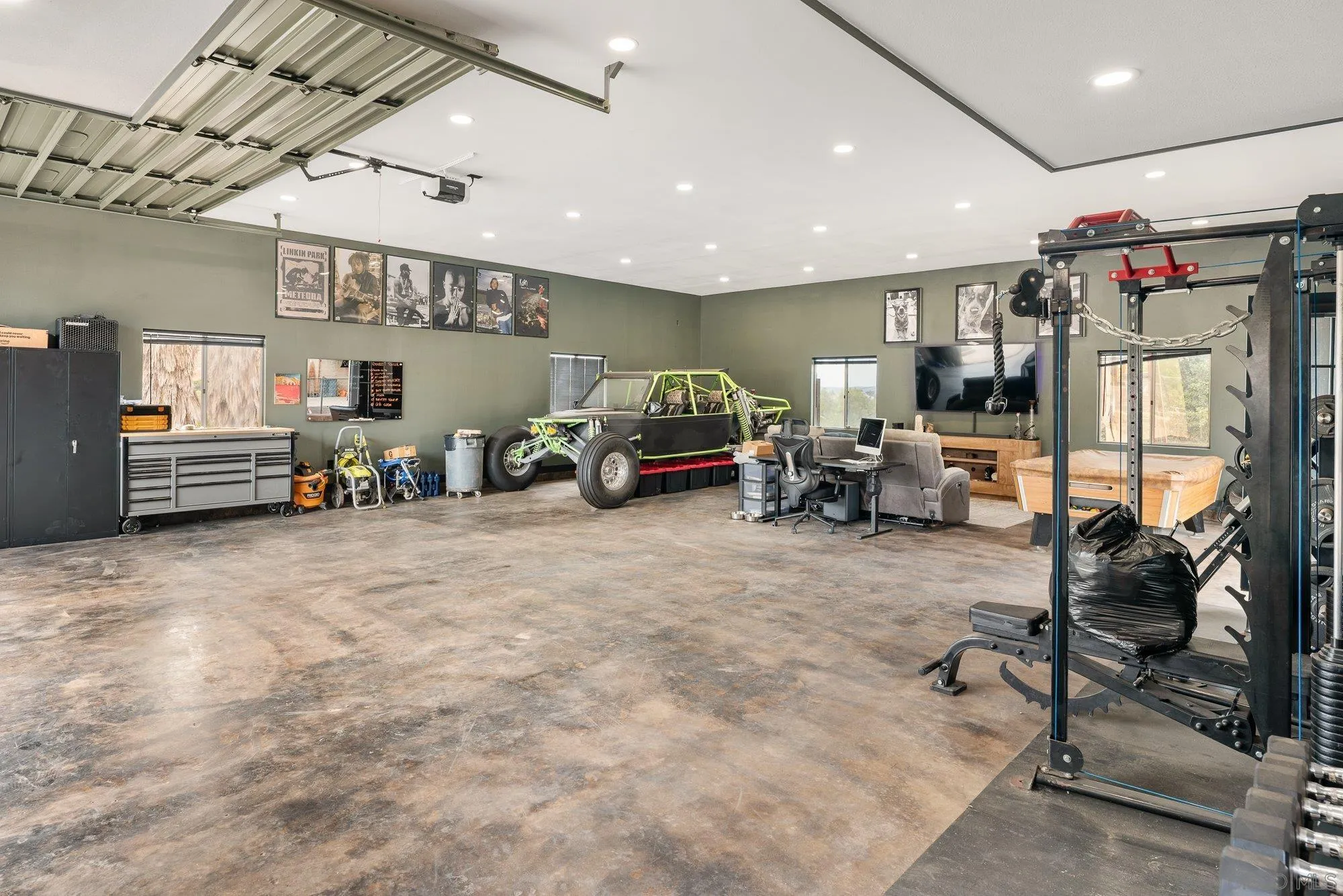 https://cdn.realtyfeed.com/cdn/127/260022098/a7d7a5c77567f136a01e210d42afba79.webp