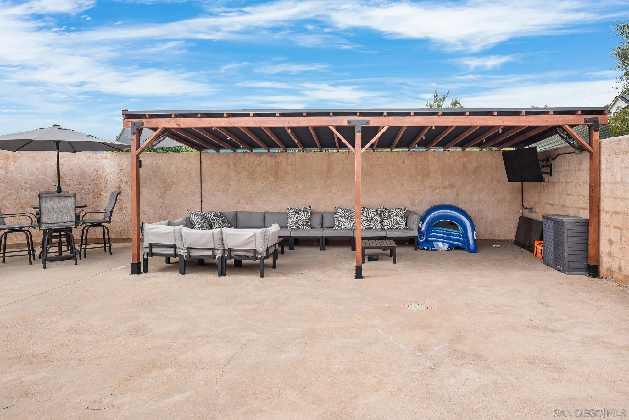 https://cdn.realtyfeed.com/cdn/127/260022098/aff84b5ba10ce804648f2b8ca2fb1bb8.webp