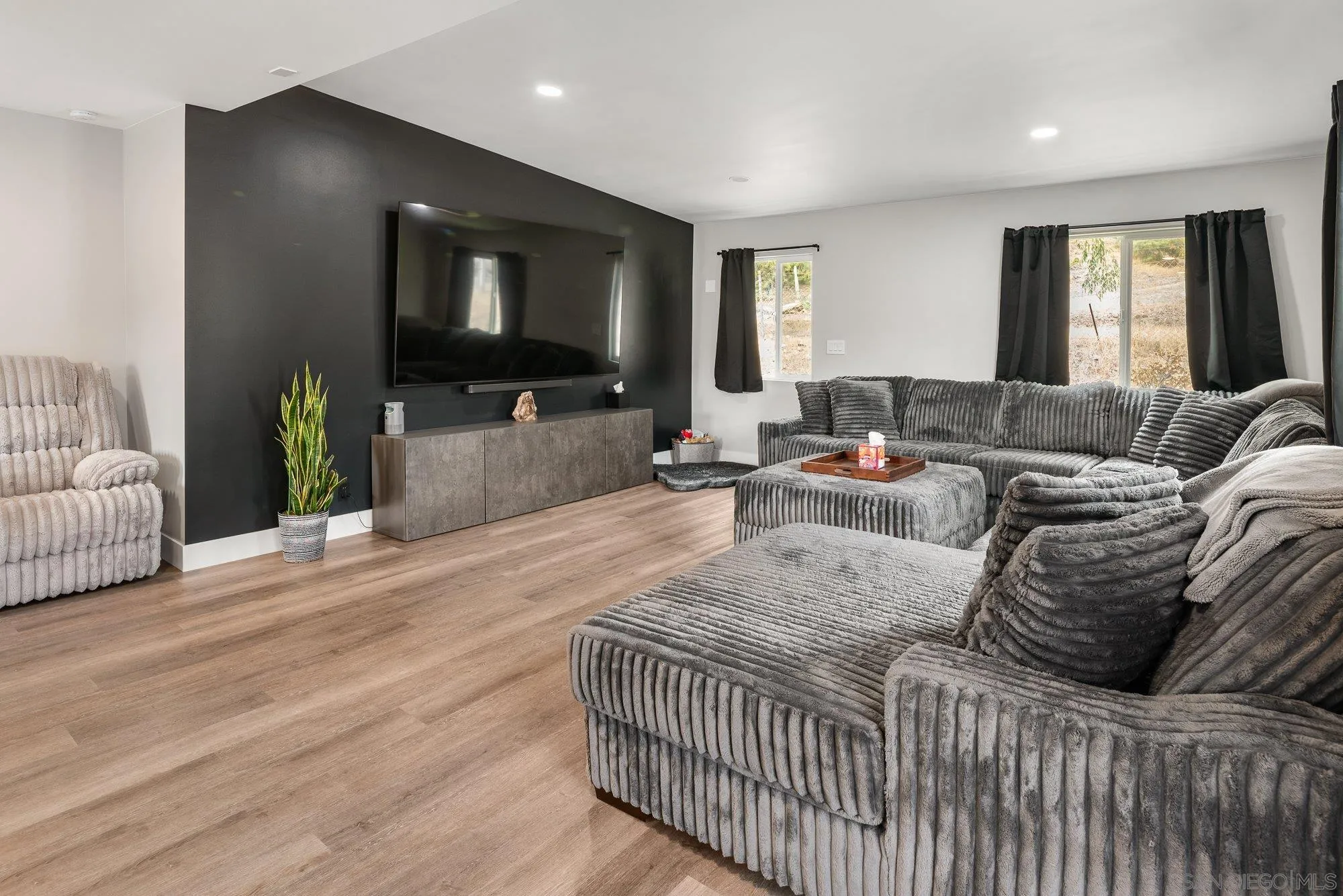 https://cdn.realtyfeed.com/cdn/127/260022098/bb03f6234db3ab0b0fea57dc01c2c2c8.webp