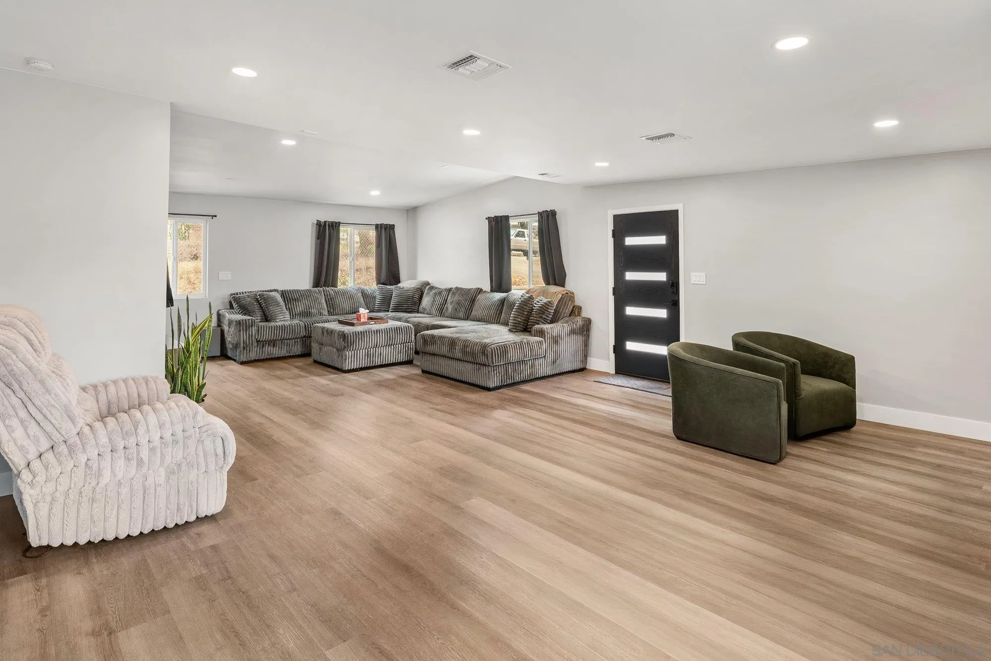 https://cdn.realtyfeed.com/cdn/127/260022098/bbda5ee05ce7ea83625d1bdf36a425cf.webp