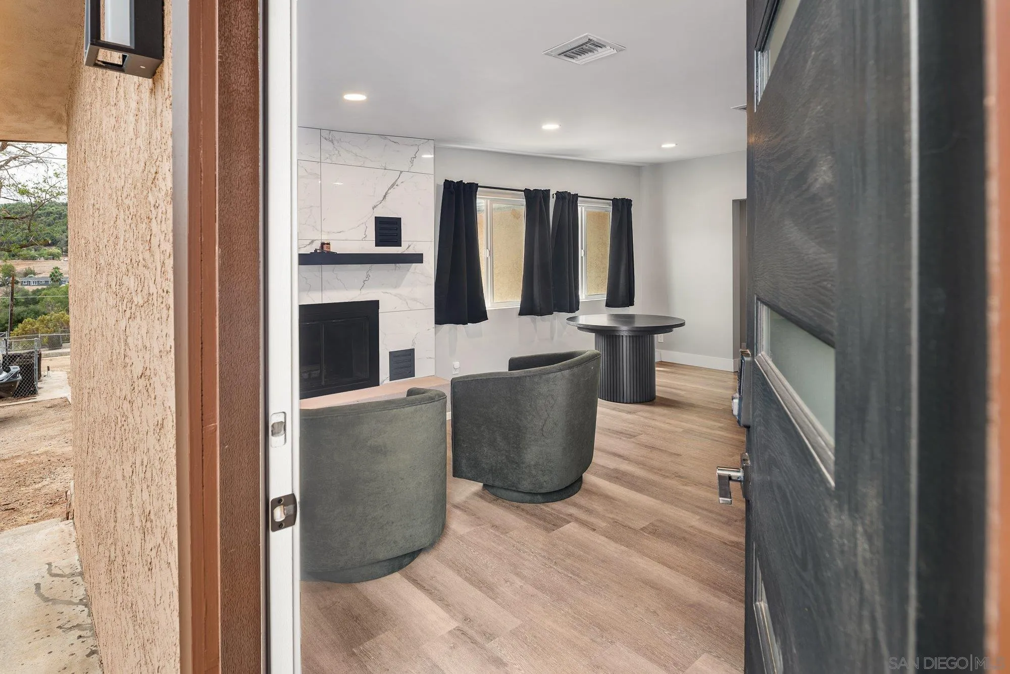 https://cdn.realtyfeed.com/cdn/127/260022098/d2003fa3edc5d70dadc7b3cda285f3cc.webp