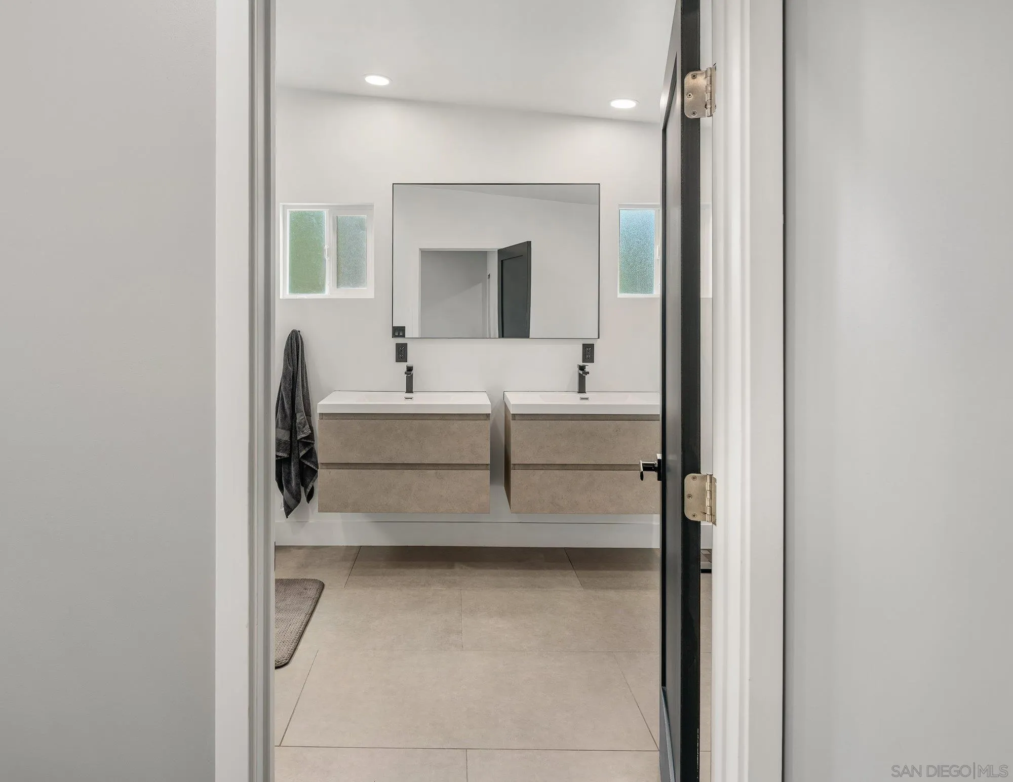 https://cdn.realtyfeed.com/cdn/127/260022098/de0a849885db2388619ffa243aa4363c.webp