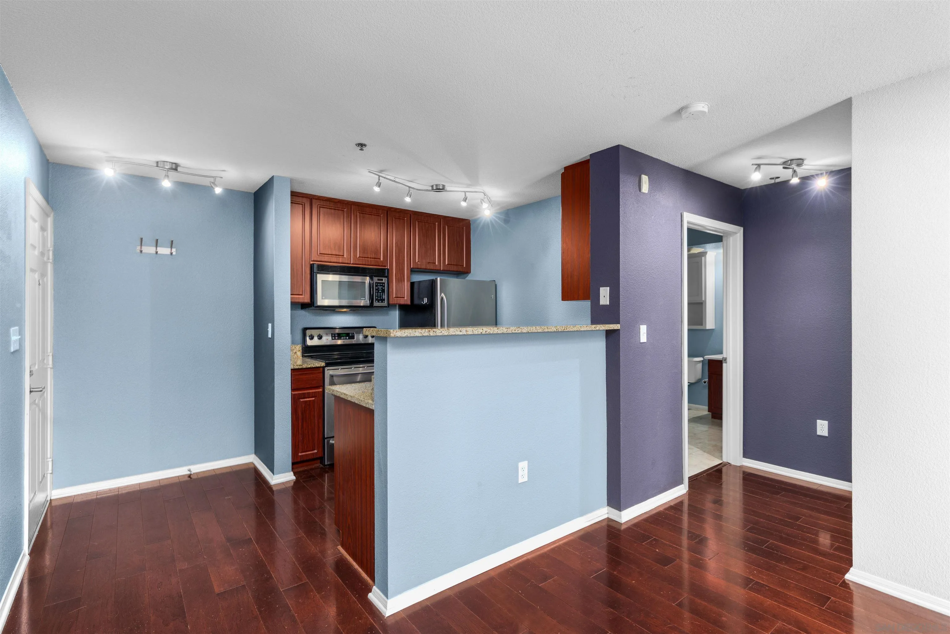 1970 Columbia Unit 204, San Diego, CA 92101 - Main photo, San Diego, CA