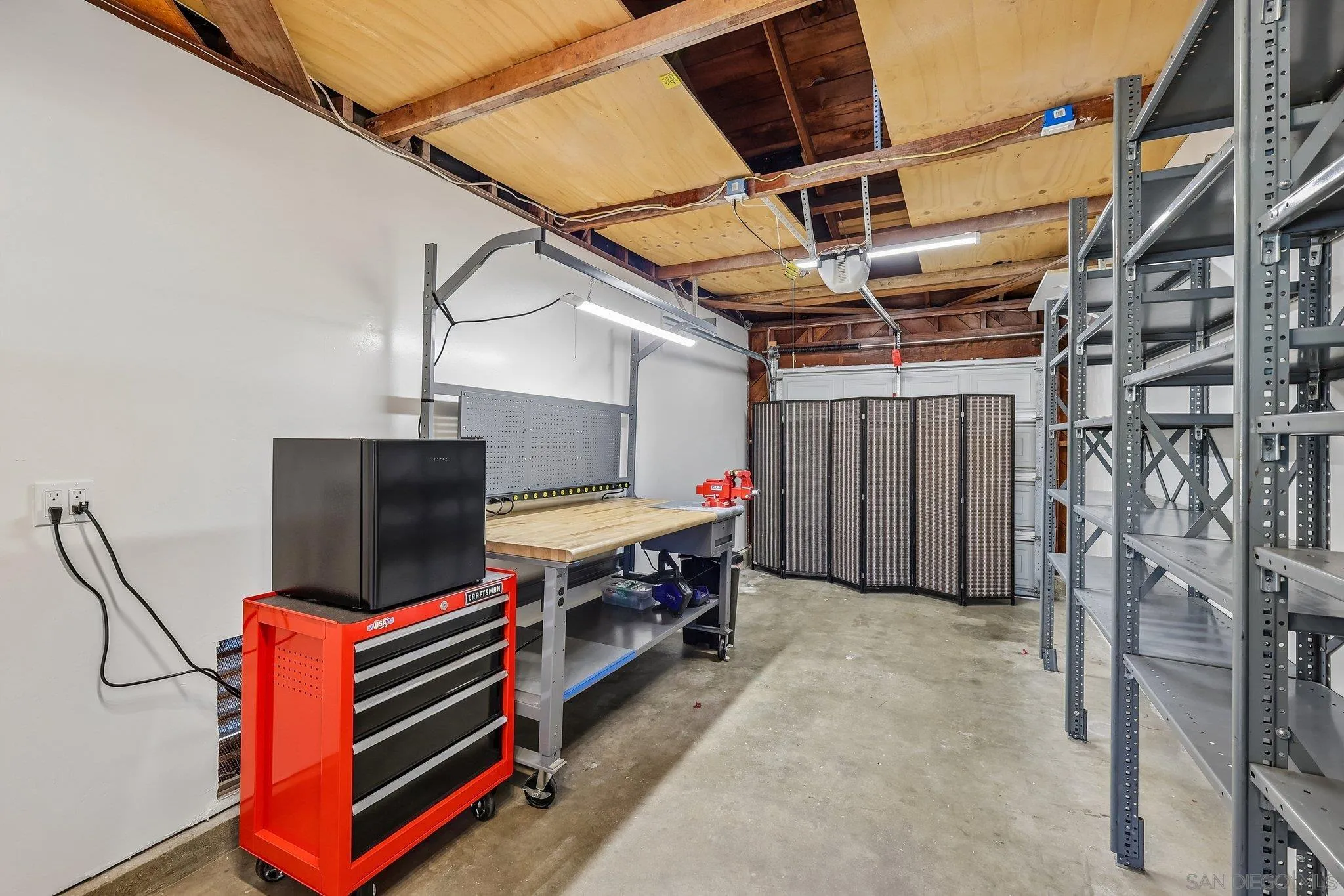 https://cdn.realtyfeed.com/cdn/127/260022106/039ec4acc9e0a9e5ab06cb6f0d01481c.webp
