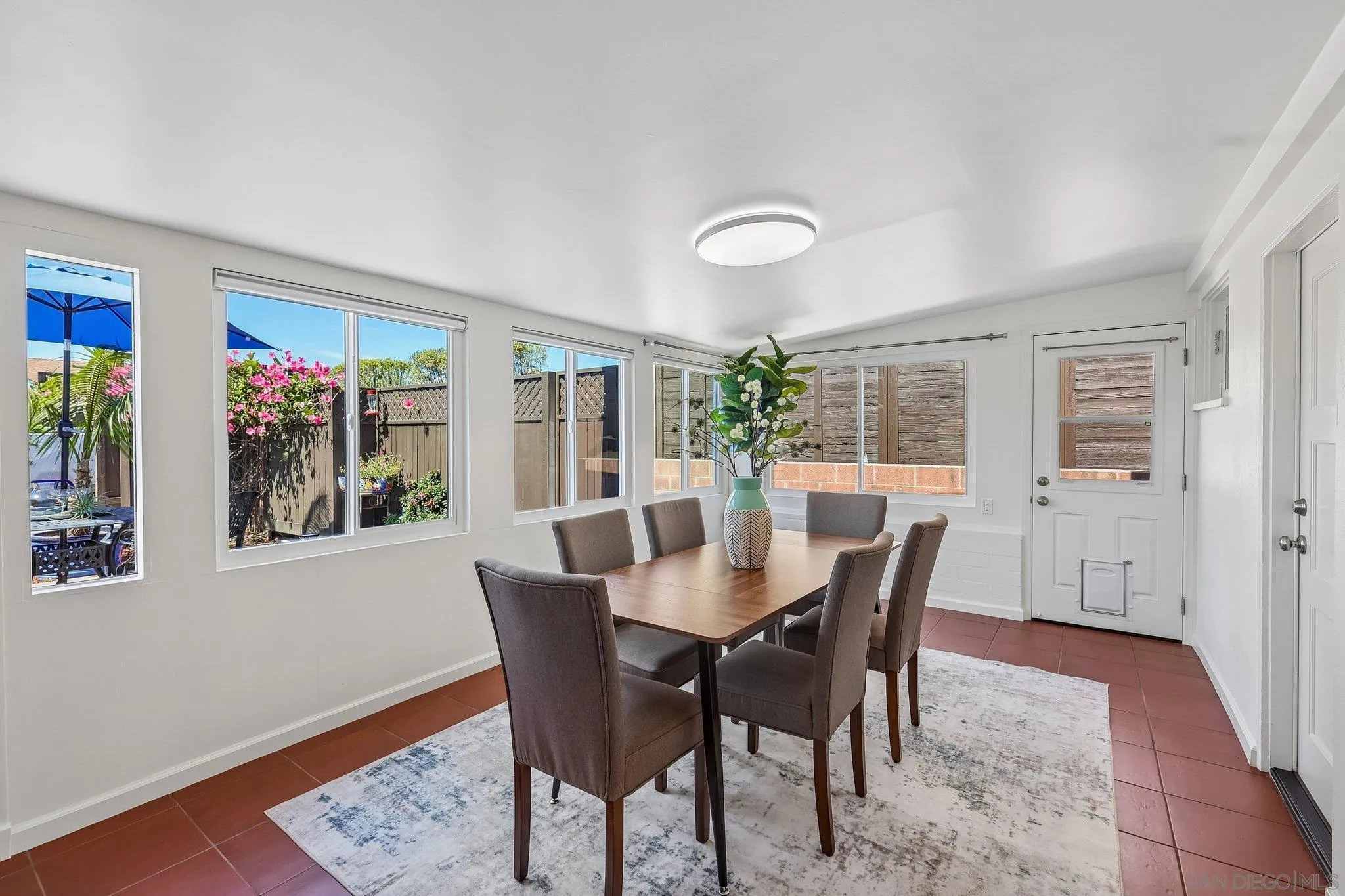 https://cdn.realtyfeed.com/cdn/127/260022106/040af02d3480dcaff560da384a7633ce.webp