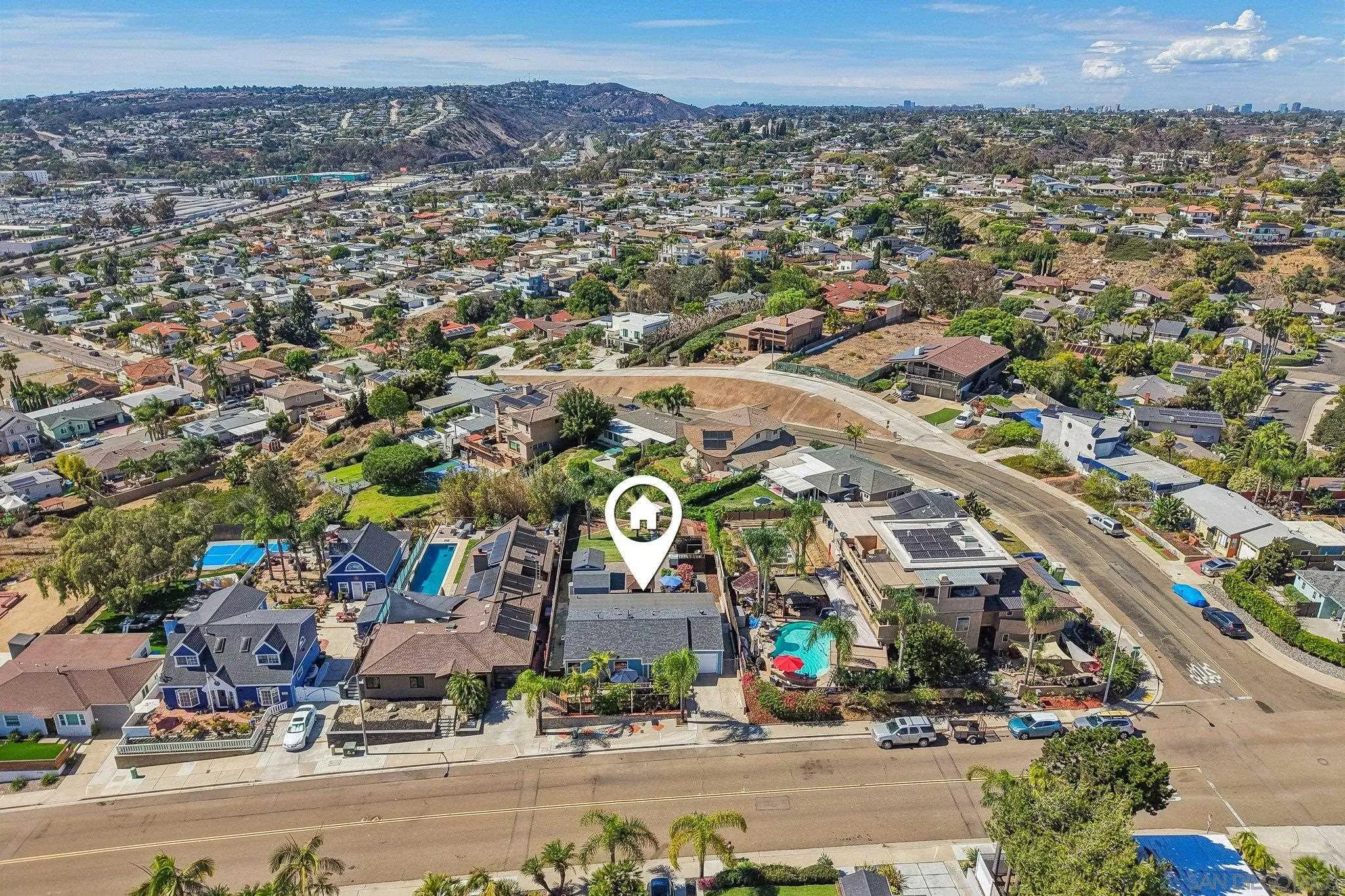 https://cdn.realtyfeed.com/cdn/127/260022106/8ce047c47f1a0d1c609cc555ac30902e.webp