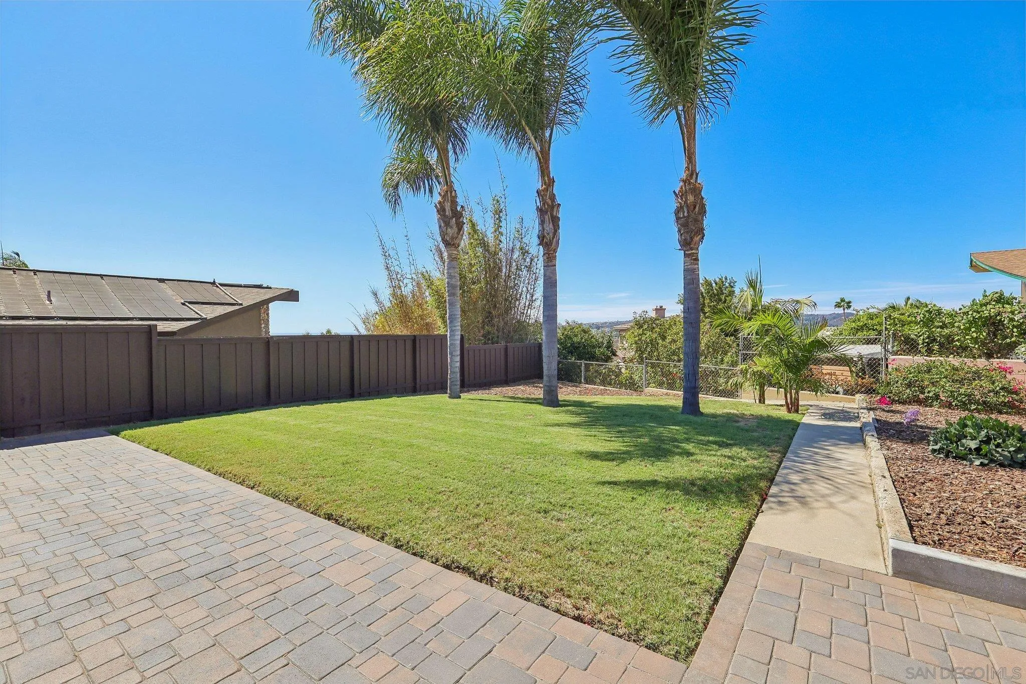 https://cdn.realtyfeed.com/cdn/127/260022106/b7eba2555bf04e3d10c02e813790fdc9.webp