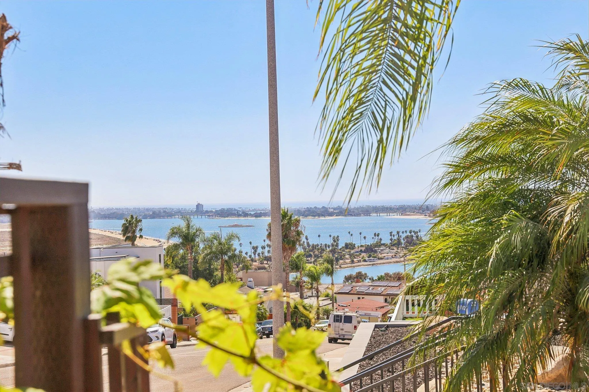 https://cdn.realtyfeed.com/cdn/127/260022106/f02d797ef96cfffd5e3c13a64d30d9be.webp
