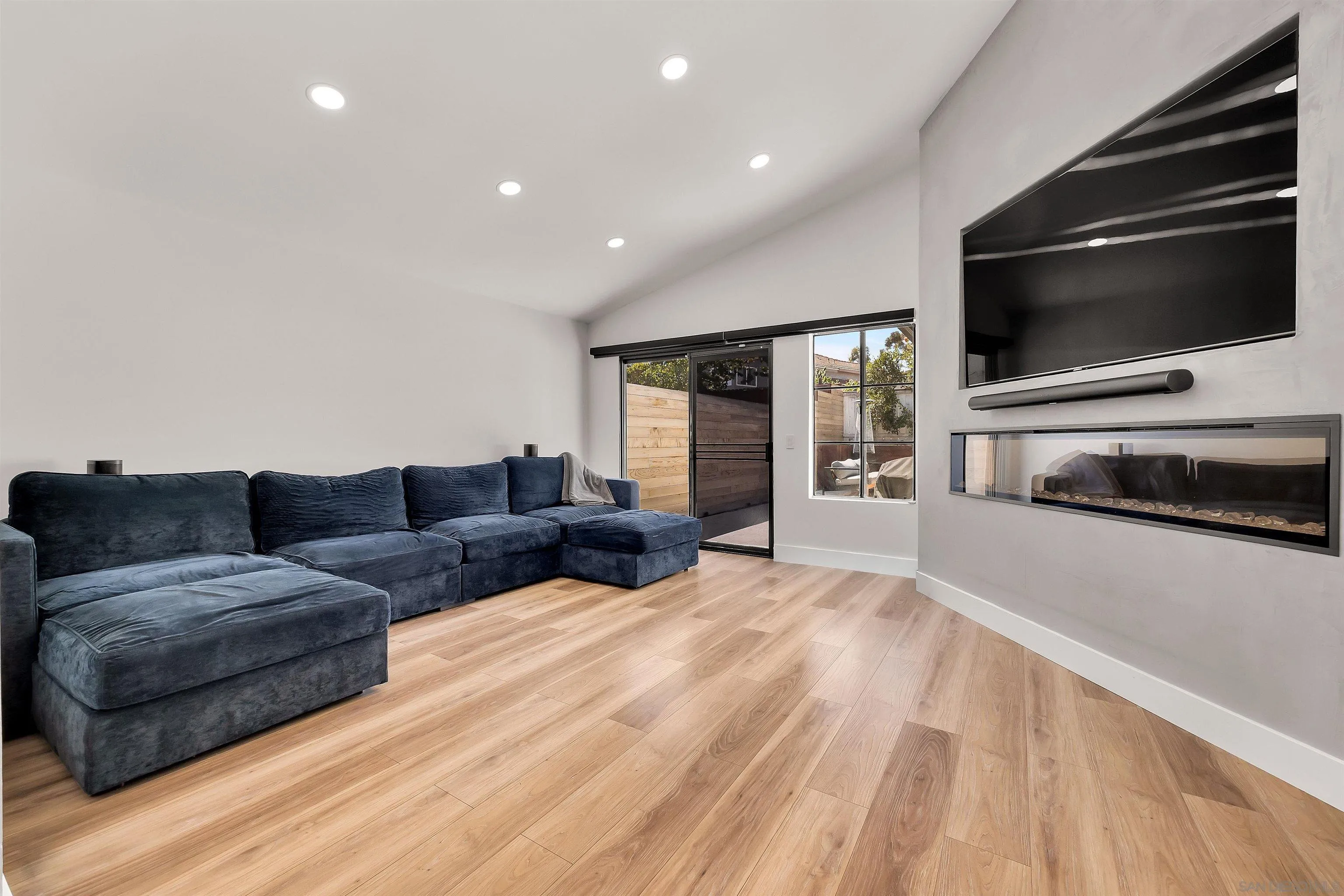 https://cdn.realtyfeed.com/cdn/127/260022113/0fa3d8da02041e62c5820b3c4408af3c.webp