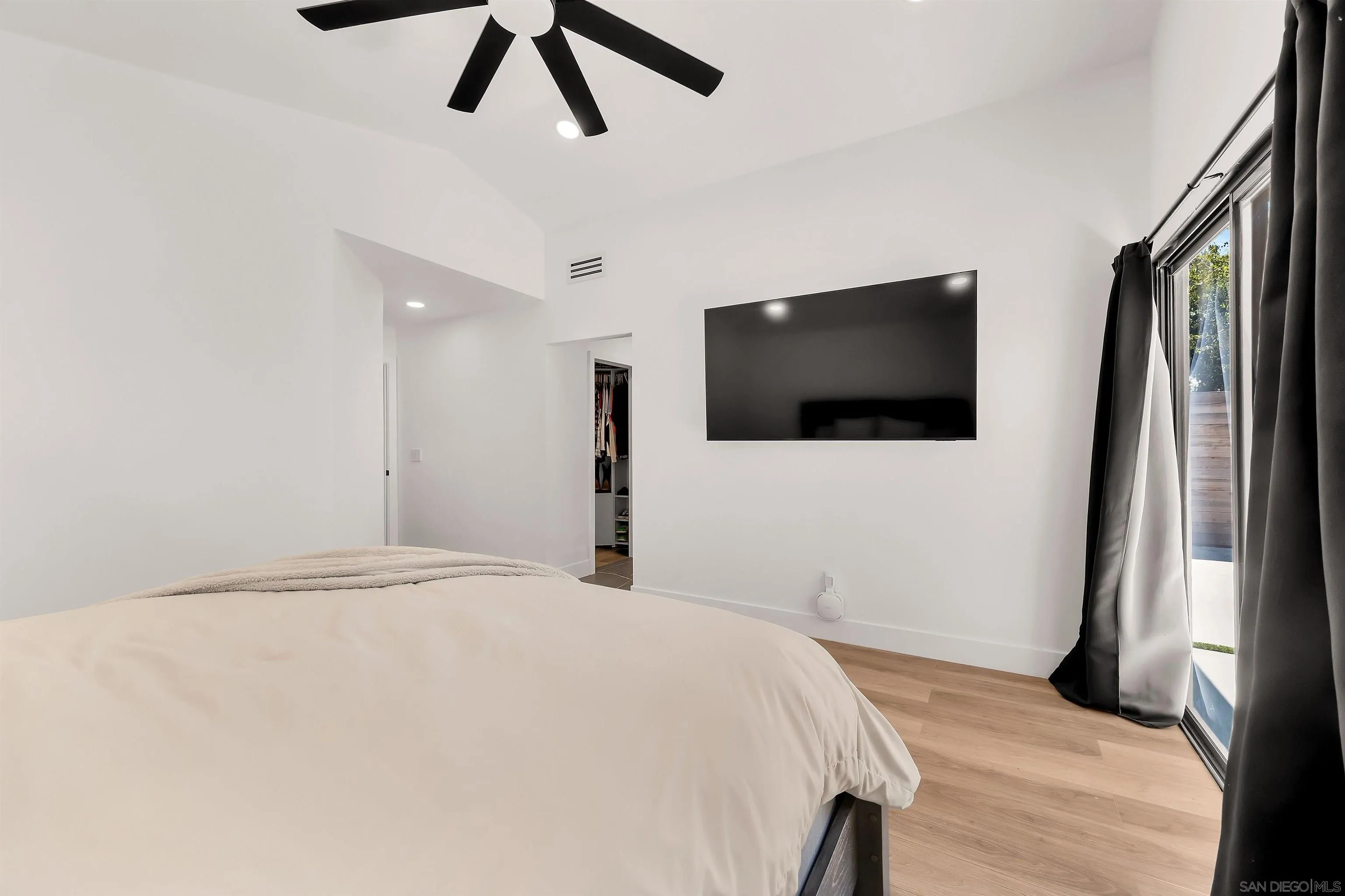 https://cdn.realtyfeed.com/cdn/127/260022113/5d90cef5aa87c0c51e5b3c3e937eeea4.webp
