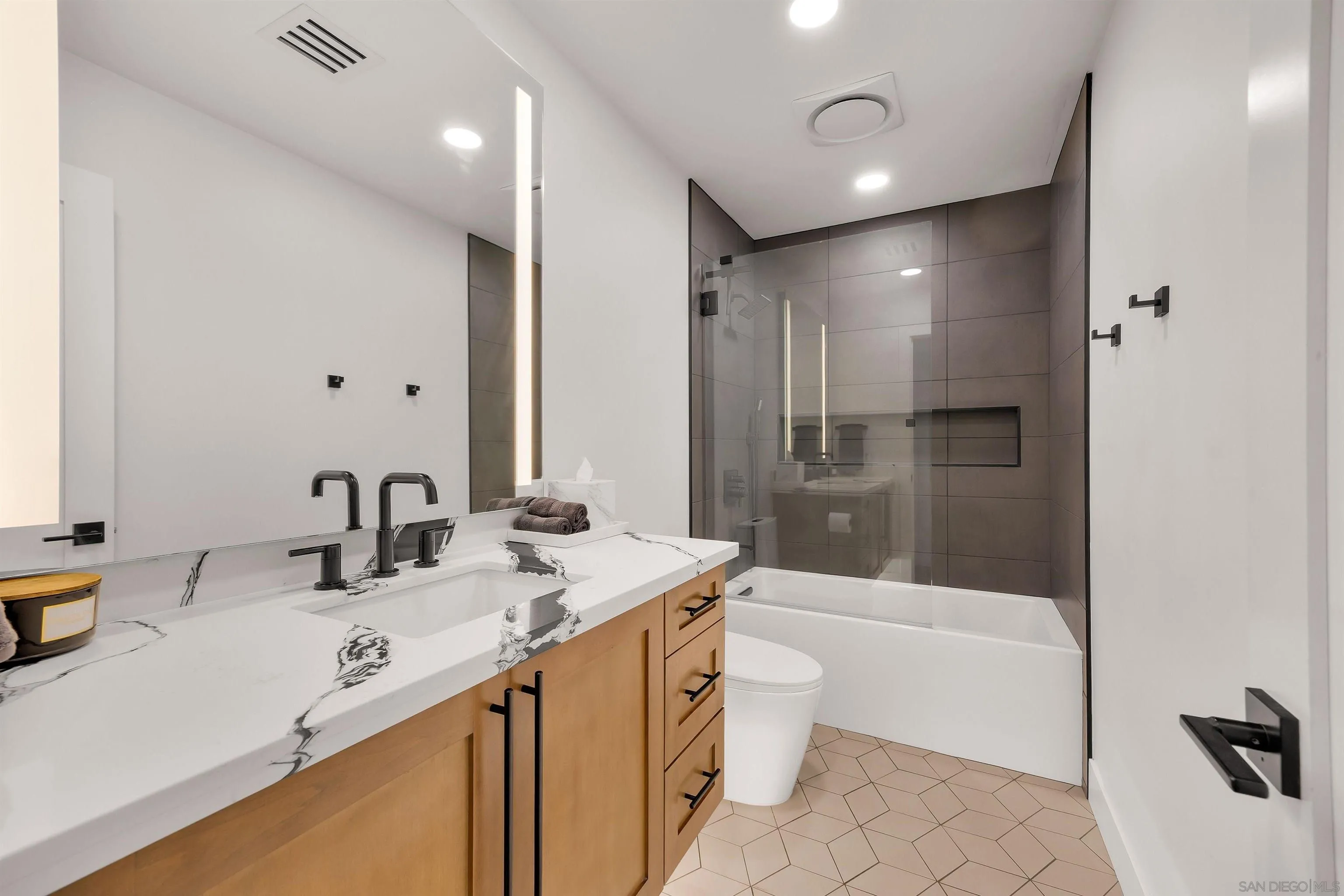 https://cdn.realtyfeed.com/cdn/127/260022113/681b146aab187bee63fc689a90cb19fb.webp