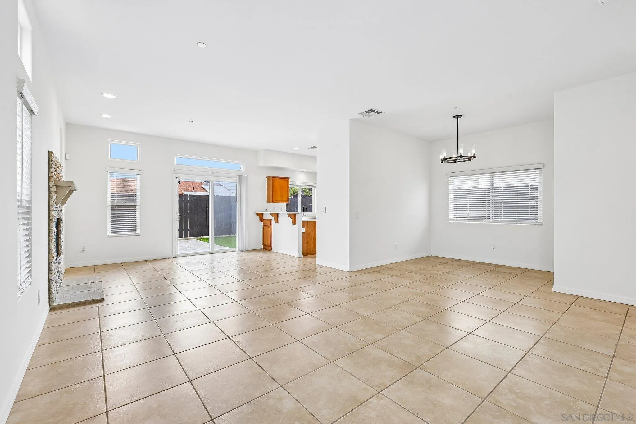 https://cdn.realtyfeed.com/cdn/127/260022121/1b9c33d511a6a199f036191ae5cfd582.webp