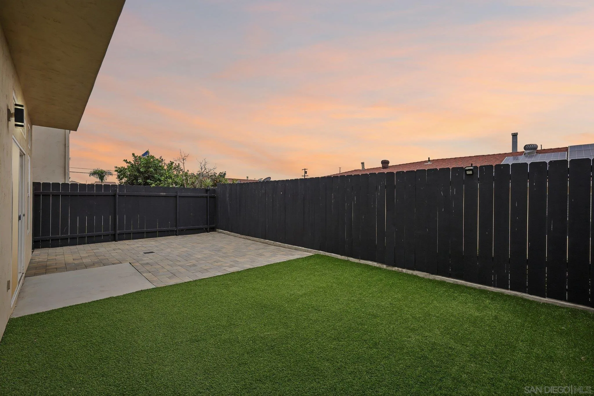 https://cdn.realtyfeed.com/cdn/127/260022121/61b79578bdda17db901b73d85b46e781.webp