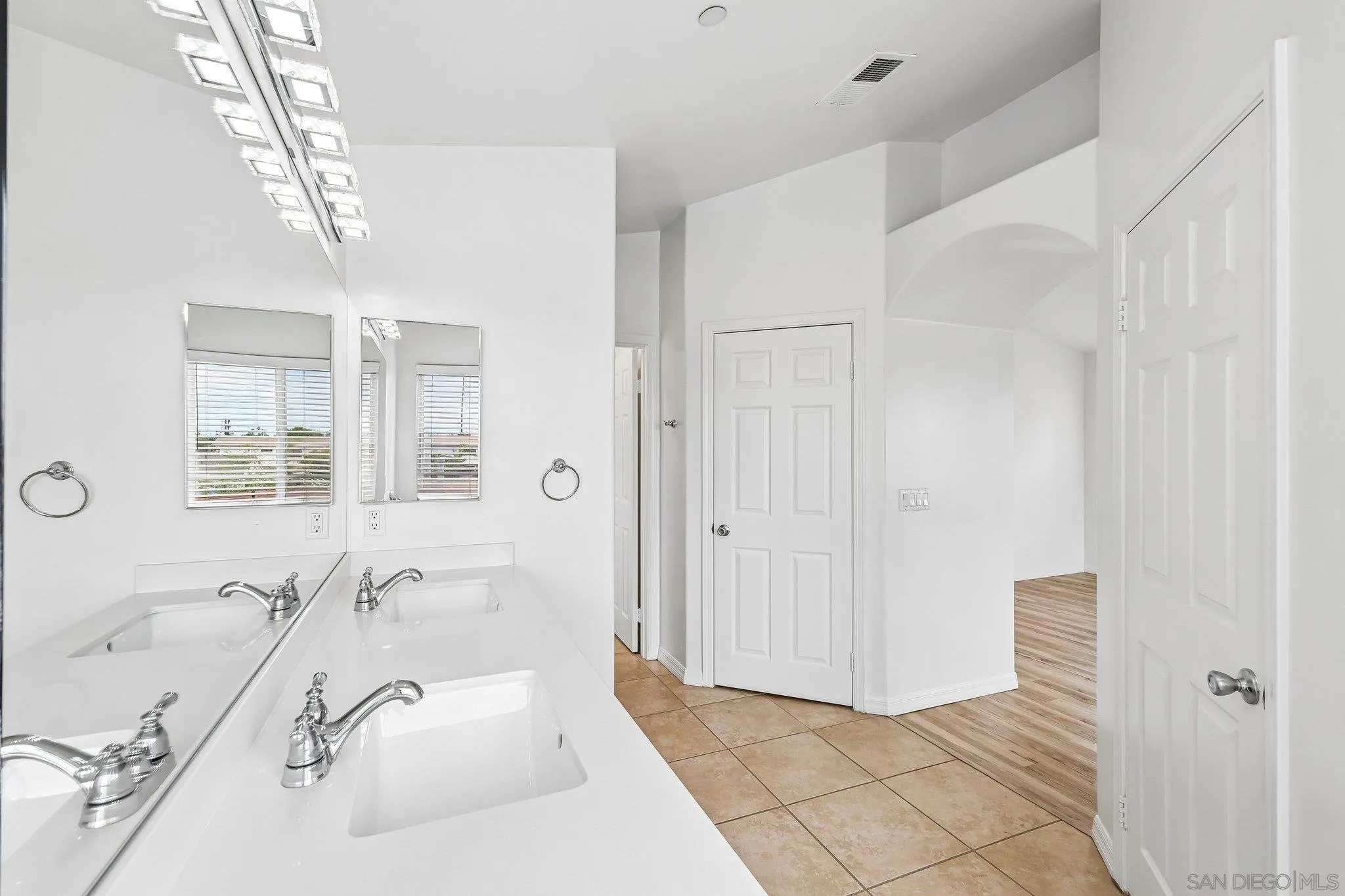 https://cdn.realtyfeed.com/cdn/127/260022121/7c48fc1df37e11c94d5012eac9be29d7.webp