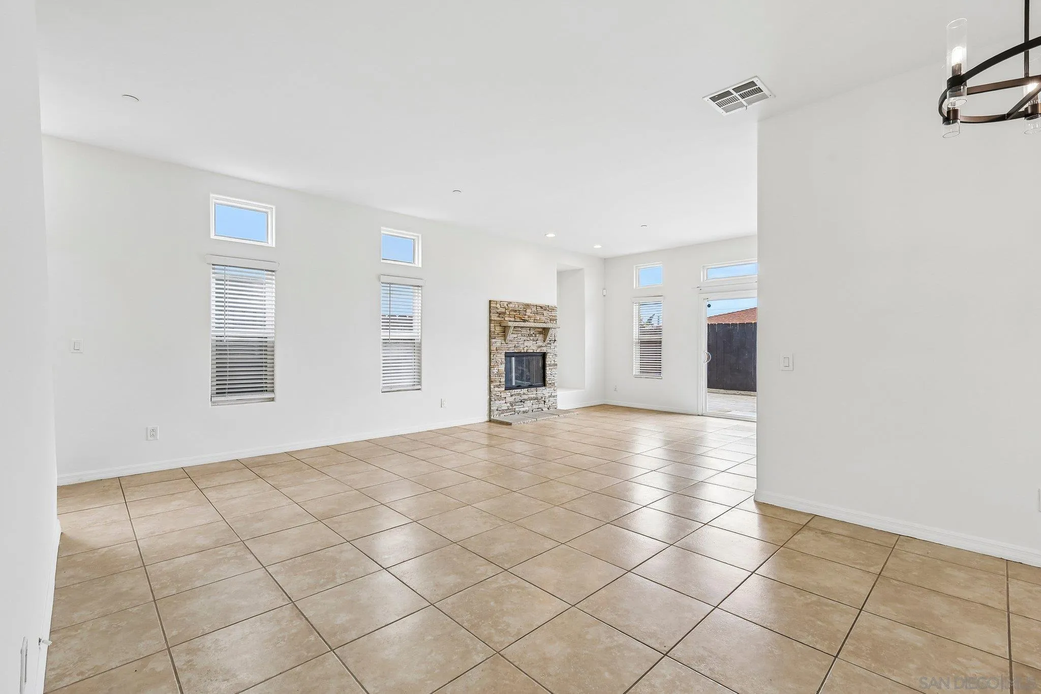 https://cdn.realtyfeed.com/cdn/127/260022121/8b3fb9fcef8aa6b5a2289fac2863f87a.webp