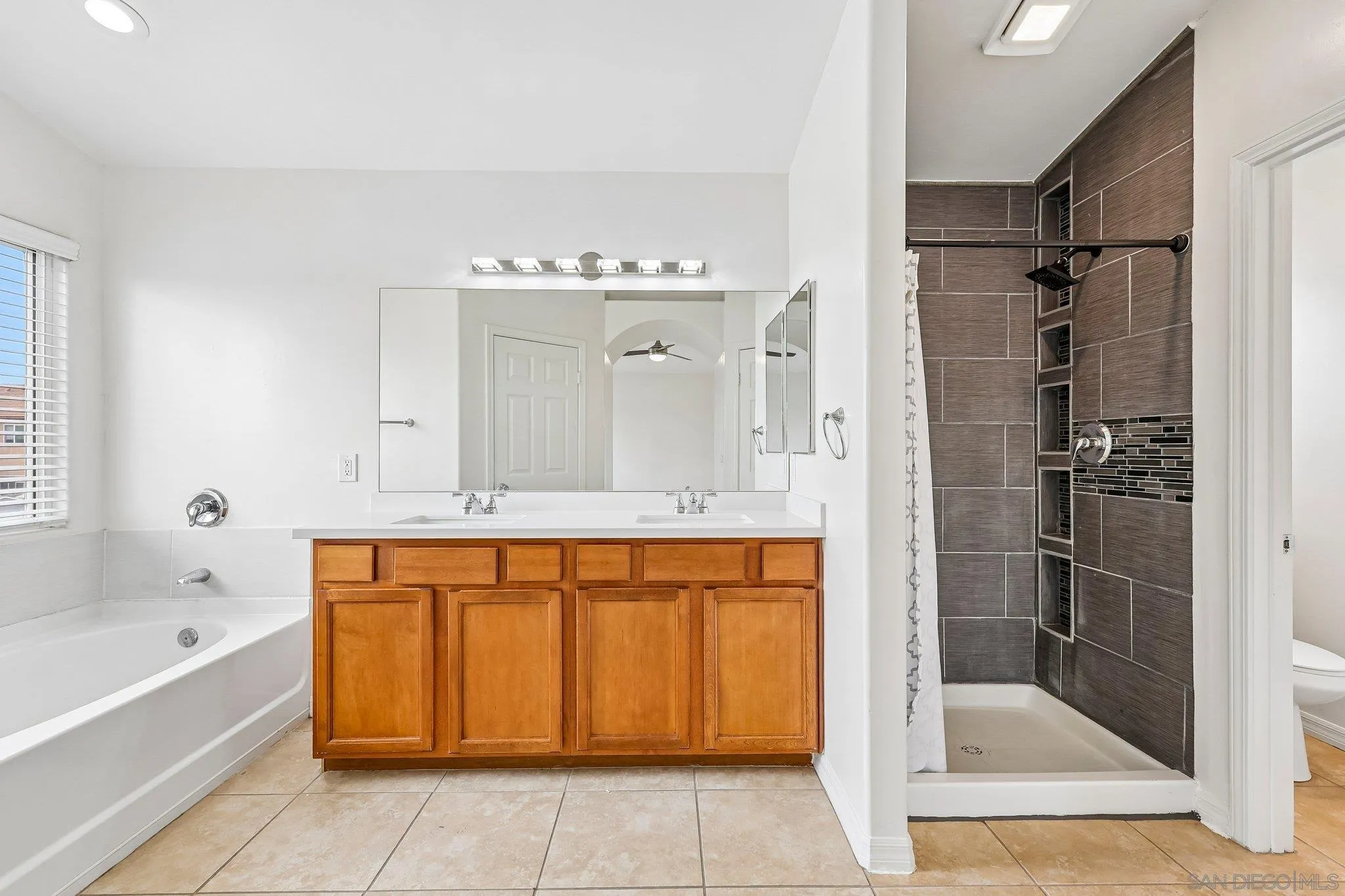 https://cdn.realtyfeed.com/cdn/127/260022121/911a14af84674191914c759980716007.webp