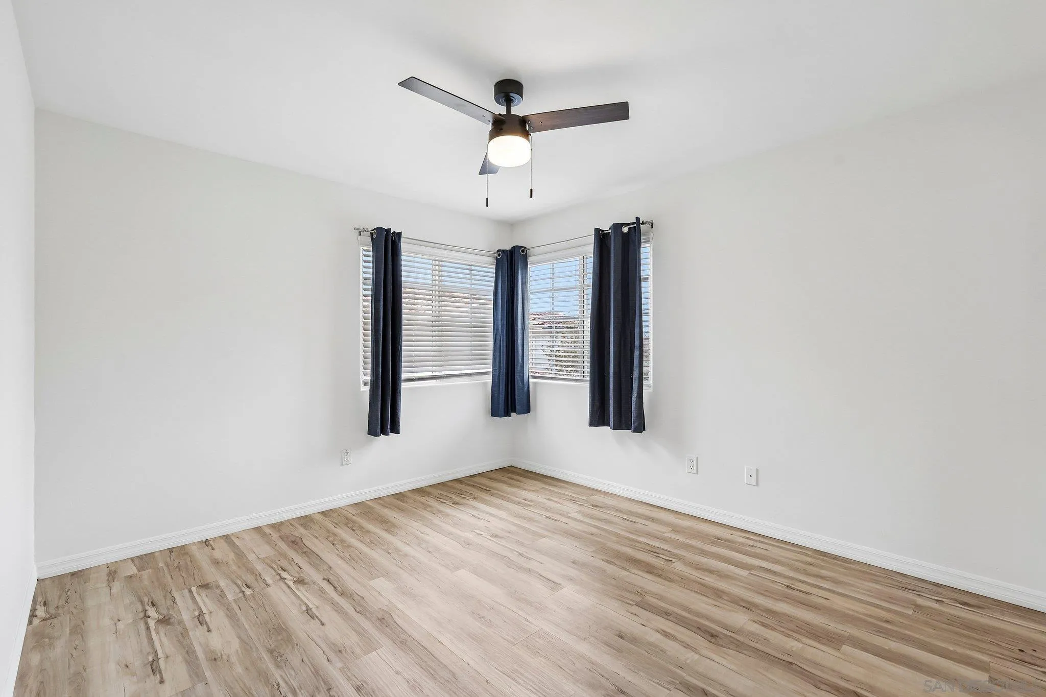 https://cdn.realtyfeed.com/cdn/127/260022121/9b8c213114b8ed05bccffc86500a8d48.webp