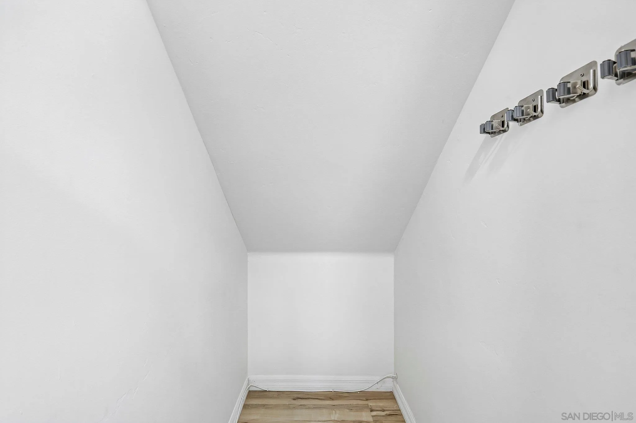 https://cdn.realtyfeed.com/cdn/127/260022121/9ec04fe570bf2f9f6baa5ceef073fdc3.webp
