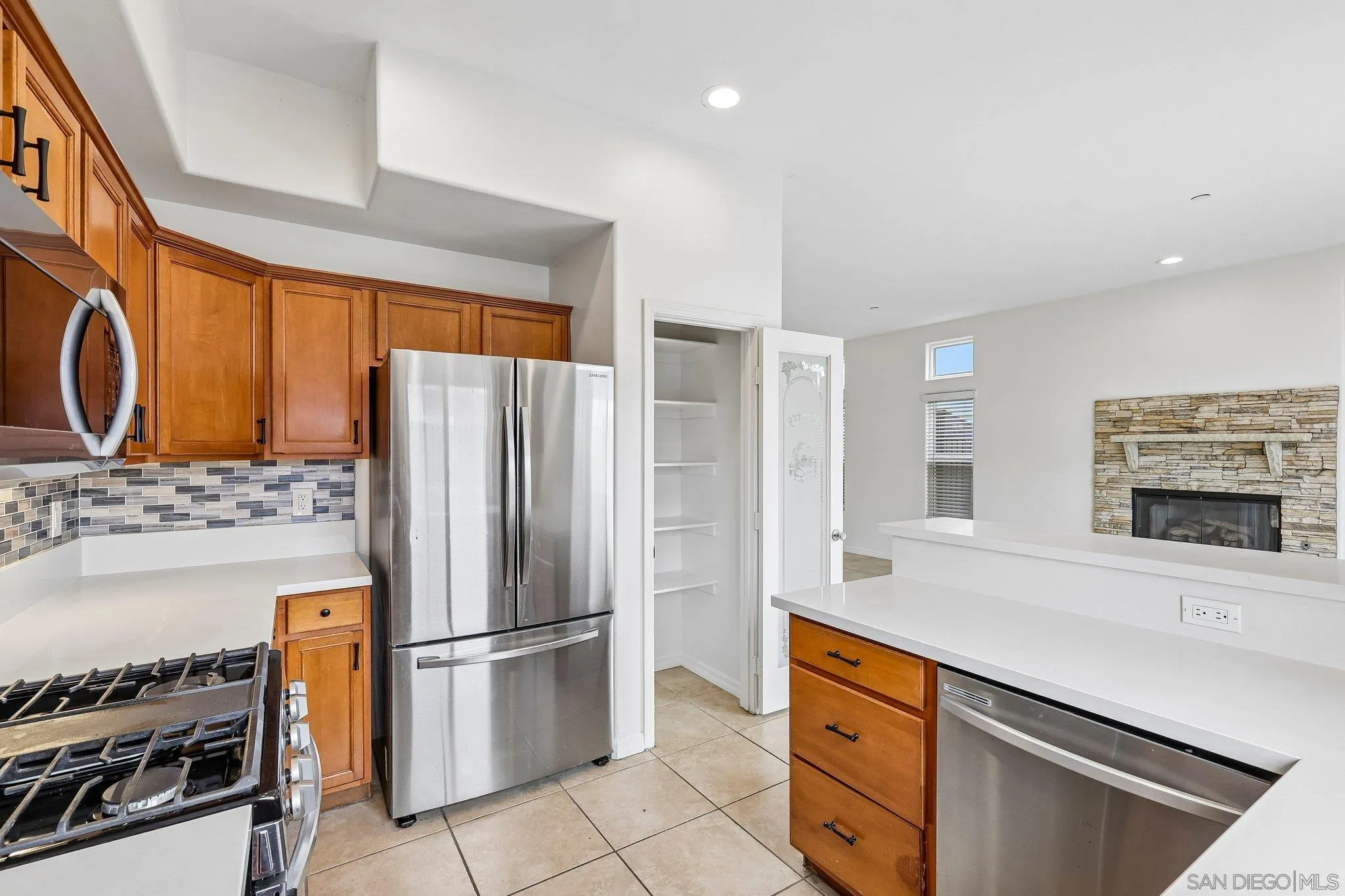 https://cdn.realtyfeed.com/cdn/127/260022121/a283e65b87adbc0cb158b374d490a229.webp