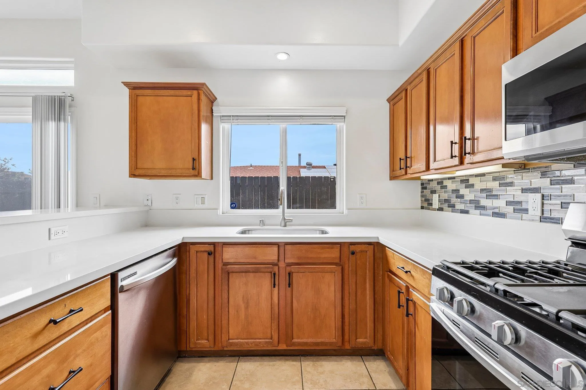 https://cdn.realtyfeed.com/cdn/127/260022121/ac618171135533cff89a2e0833f98b79.webp