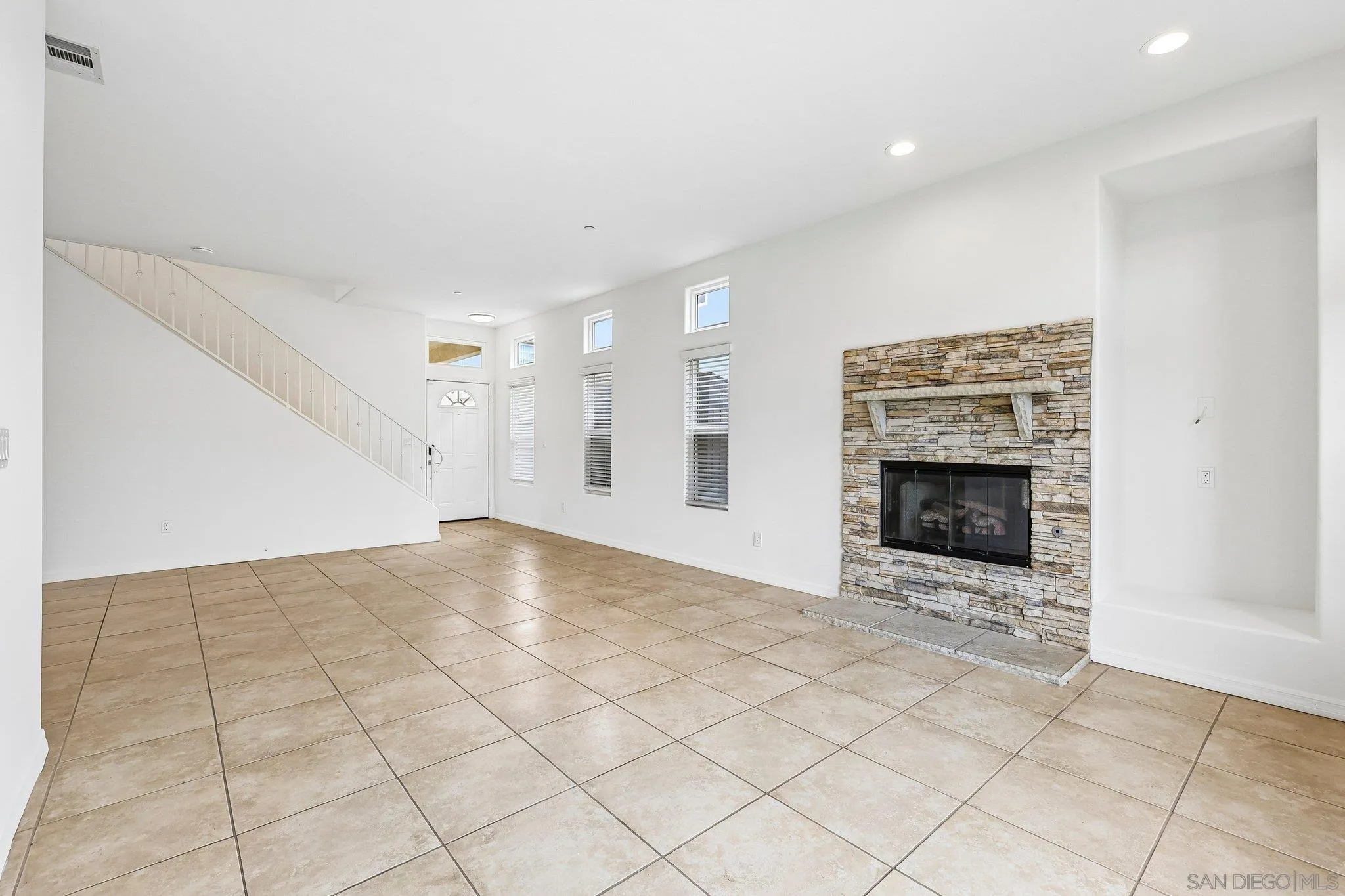 https://cdn.realtyfeed.com/cdn/127/260022121/ba0794b0bb86e3caeeed78e6d8eff7ba.webp