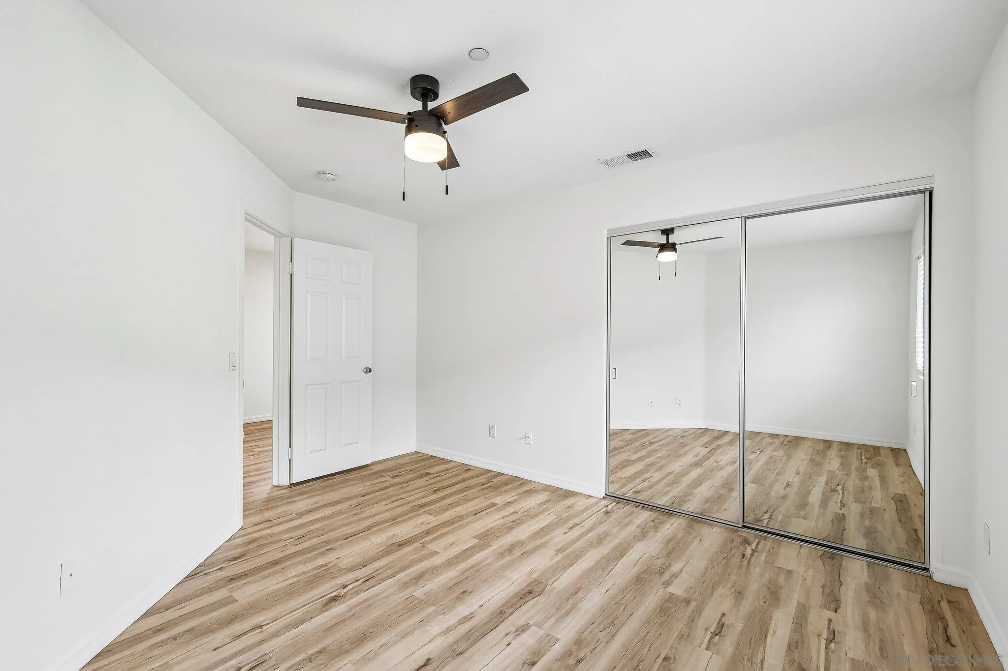 https://cdn.realtyfeed.com/cdn/127/260022121/c75309532ba42405118793c9255ab222.webp