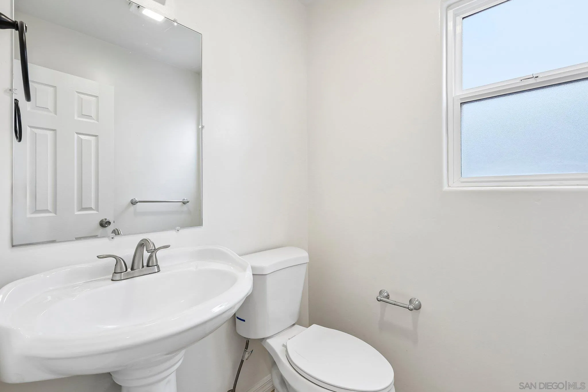 https://cdn.realtyfeed.com/cdn/127/260022121/d34ab20005cde4bc8efbc1afb78bf811.webp