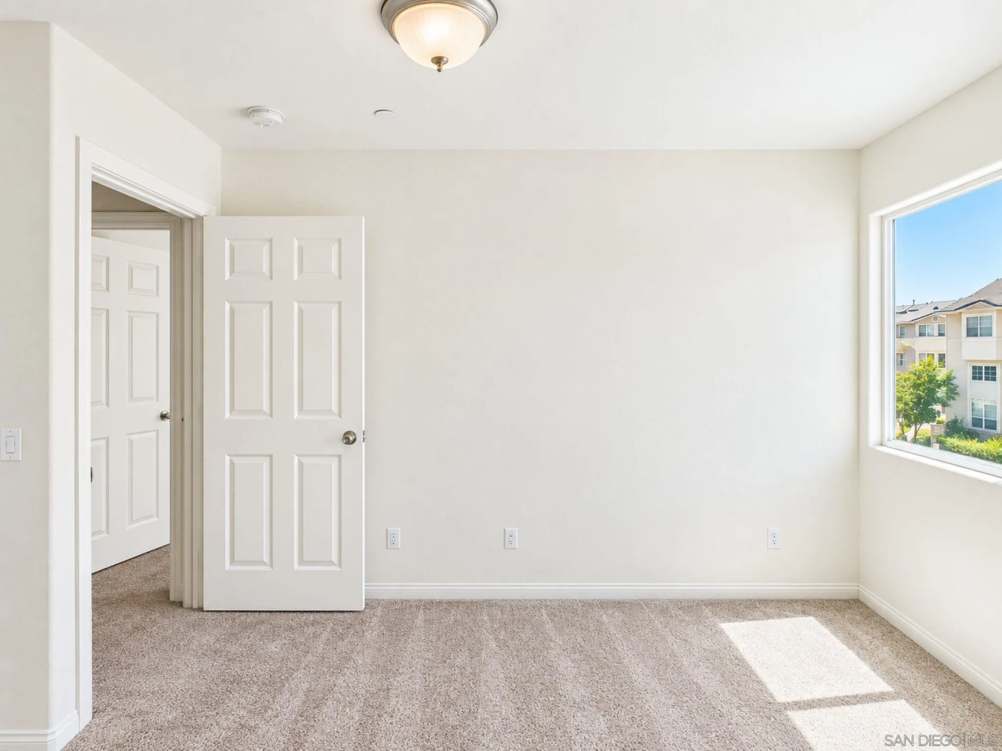 https://cdn.realtyfeed.com/cdn/127/260022124/14bc505b95e2927159ff991cffa81897.webp