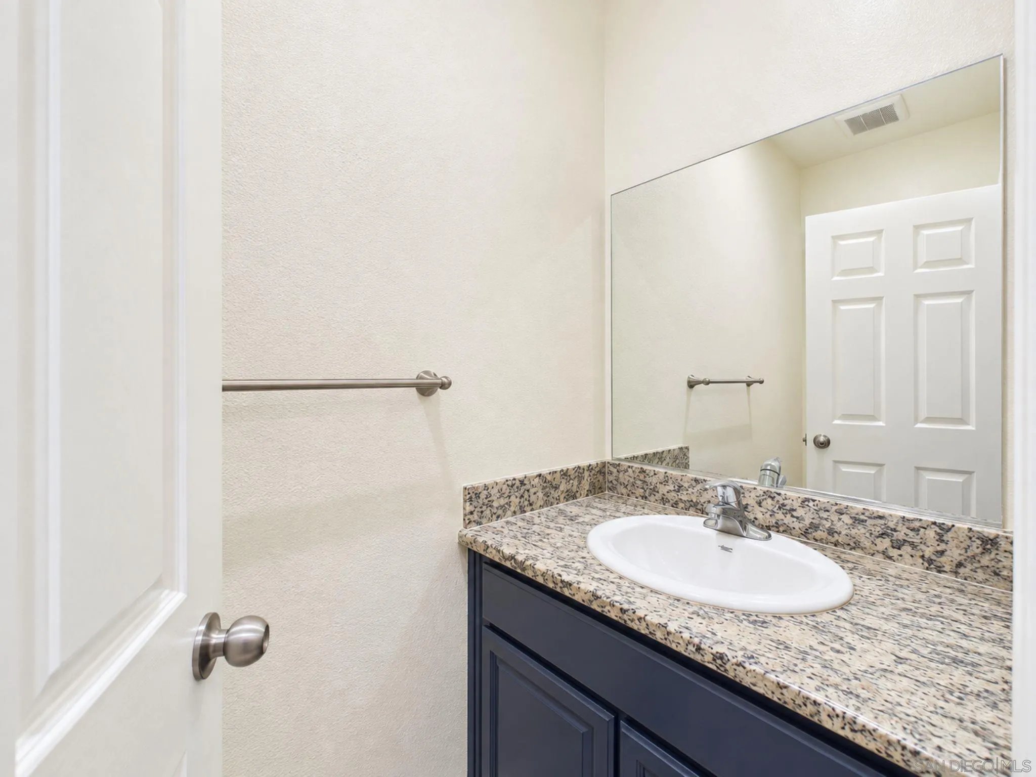 https://cdn.realtyfeed.com/cdn/127/260022124/20fa7511d1ee5393e991f627b877f469.webp