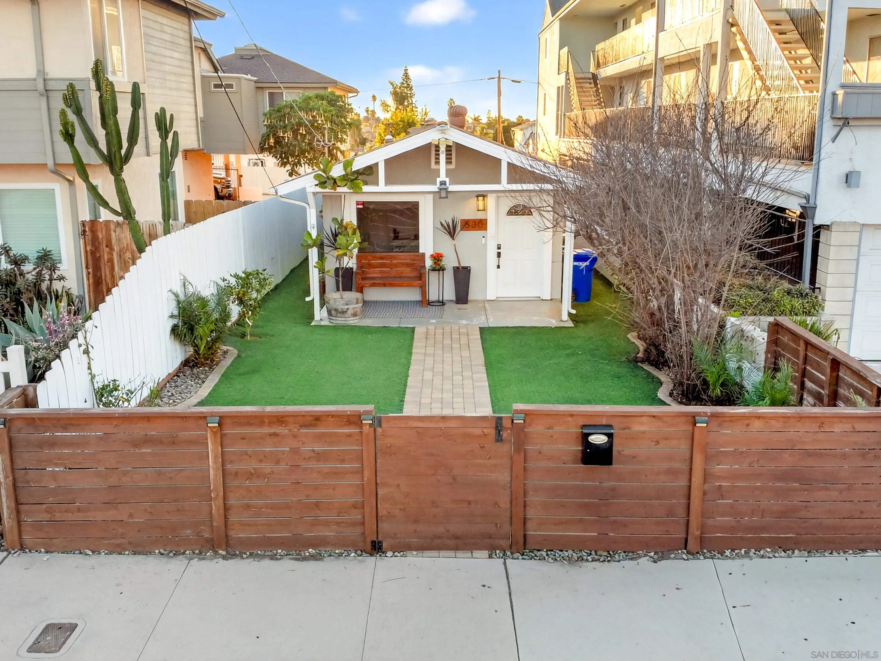 https://cdn.realtyfeed.com/cdn/127/260022125/51534544897e65738d5662ec1a9528f3.webp