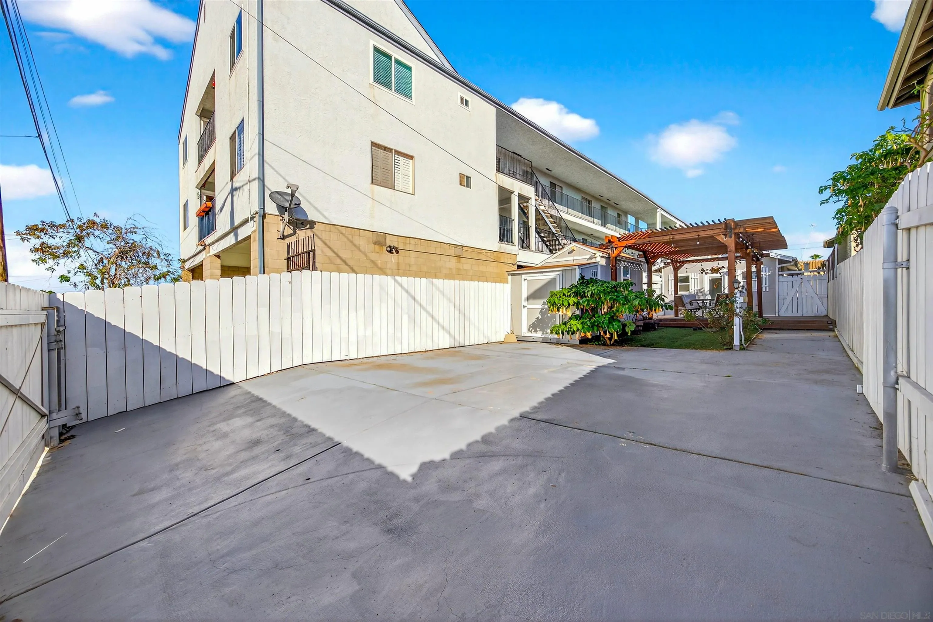 https://cdn.realtyfeed.com/cdn/127/260022125/5792acd3cbdf2a0e5a782c29a149bea0.webp