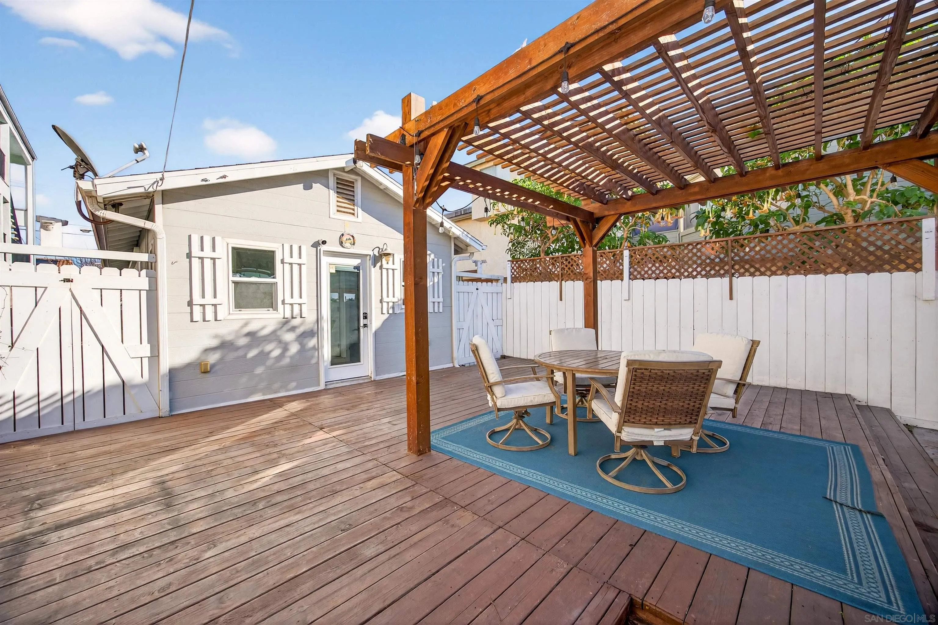 https://cdn.realtyfeed.com/cdn/127/260022125/5d627548e2f3dc20be4607b13ee642ad.webp