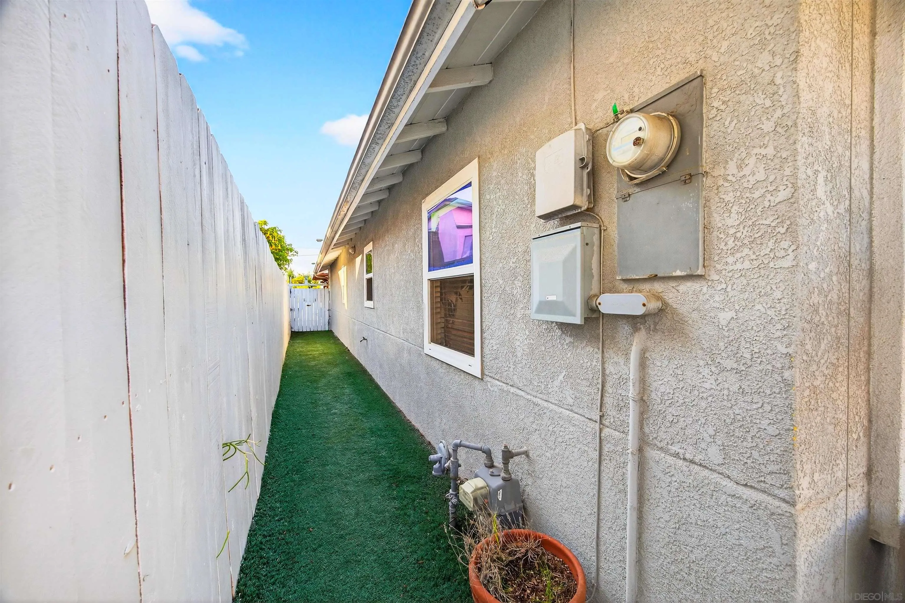 https://cdn.realtyfeed.com/cdn/127/260022125/99fadffe93b68cf2b41e924f3945f7be.webp