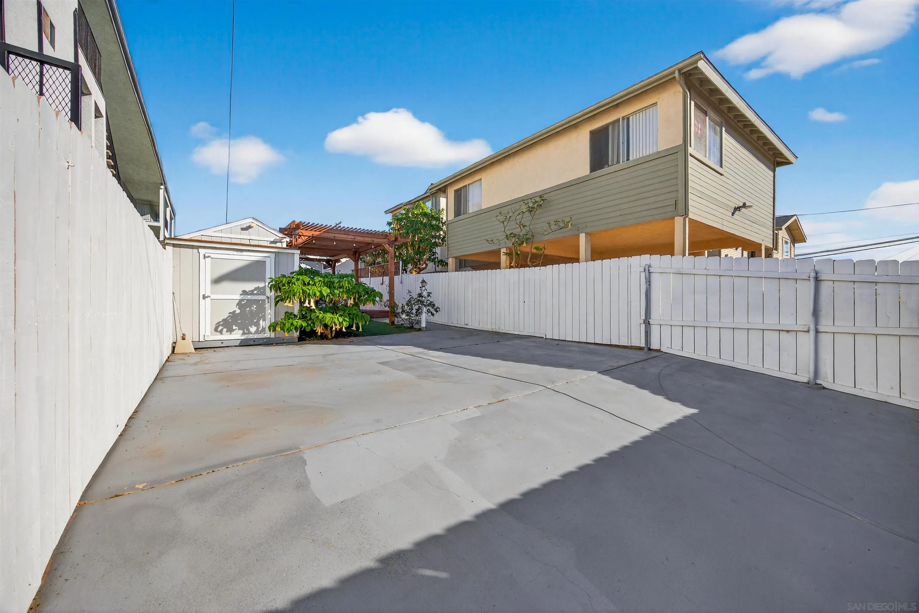 https://cdn.realtyfeed.com/cdn/127/260022125/9d745a44233c383f0f22dc9f432cf51b.webp