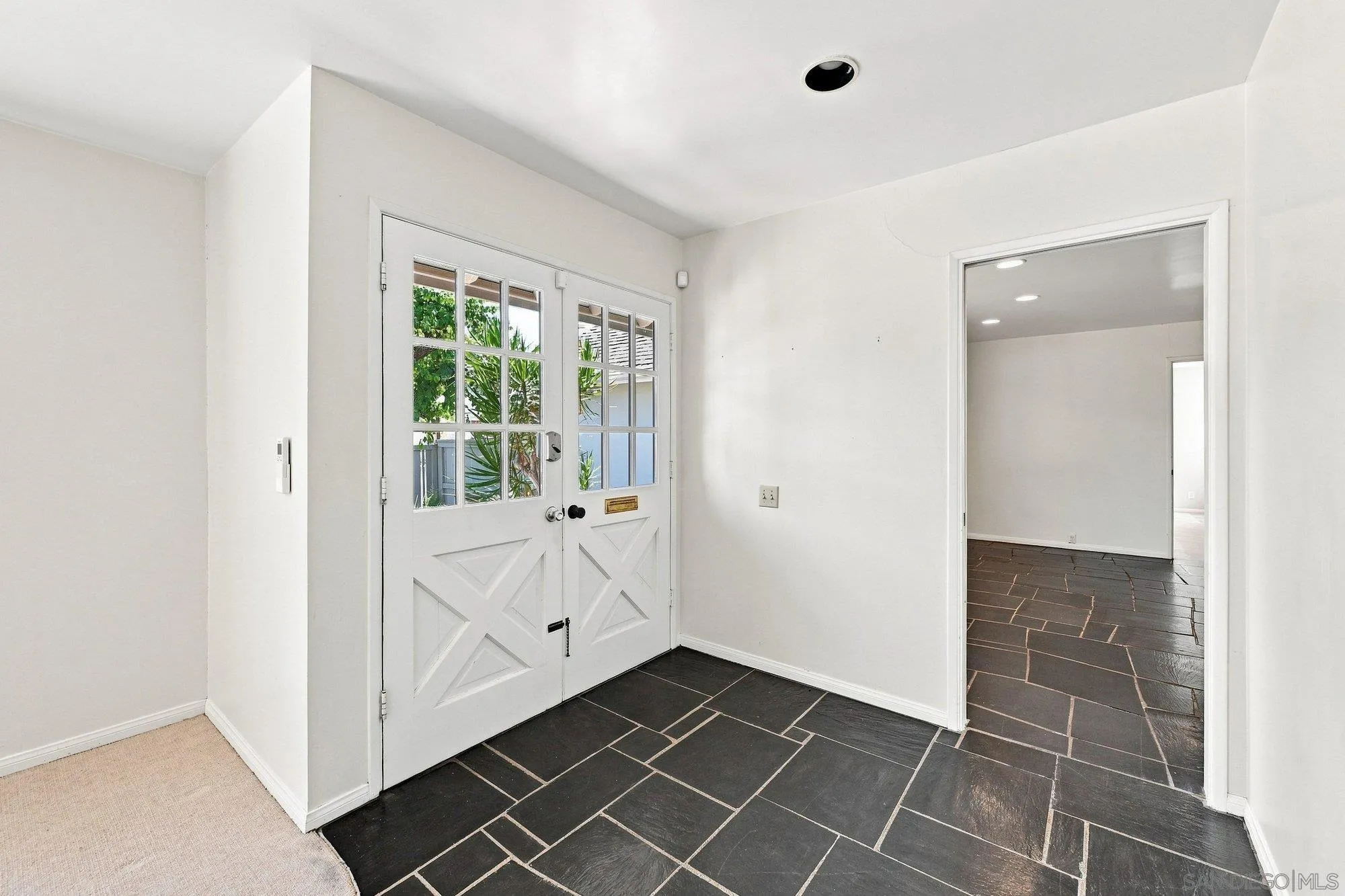https://cdn.realtyfeed.com/cdn/127/260022127/1d1ae58fb1bc605f93401bce2516eaed.webp