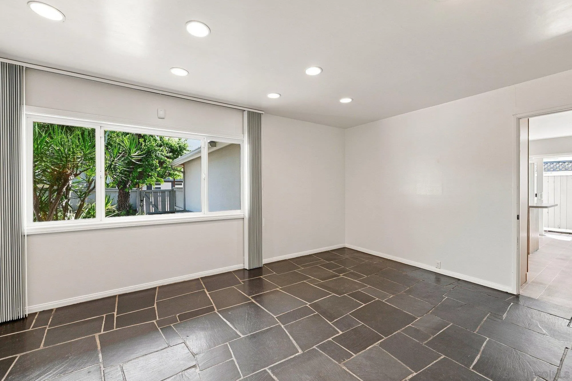 https://cdn.realtyfeed.com/cdn/127/260022127/92d0cbe9d0150d80fa58cc9c090c16da.webp