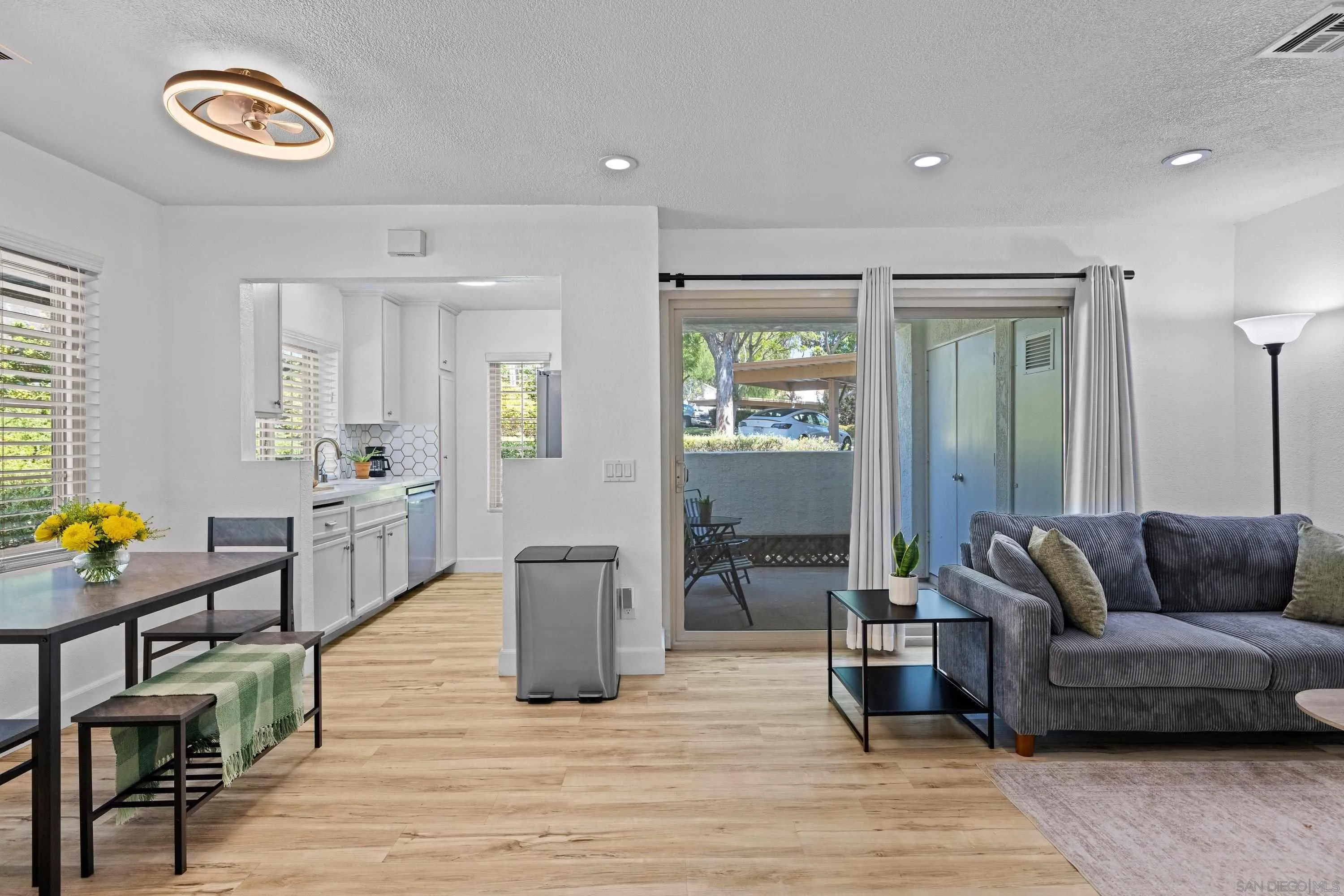https://cdn.realtyfeed.com/cdn/127/260022132/ee10ad3b0fad9576d1146defb43186c1.webp