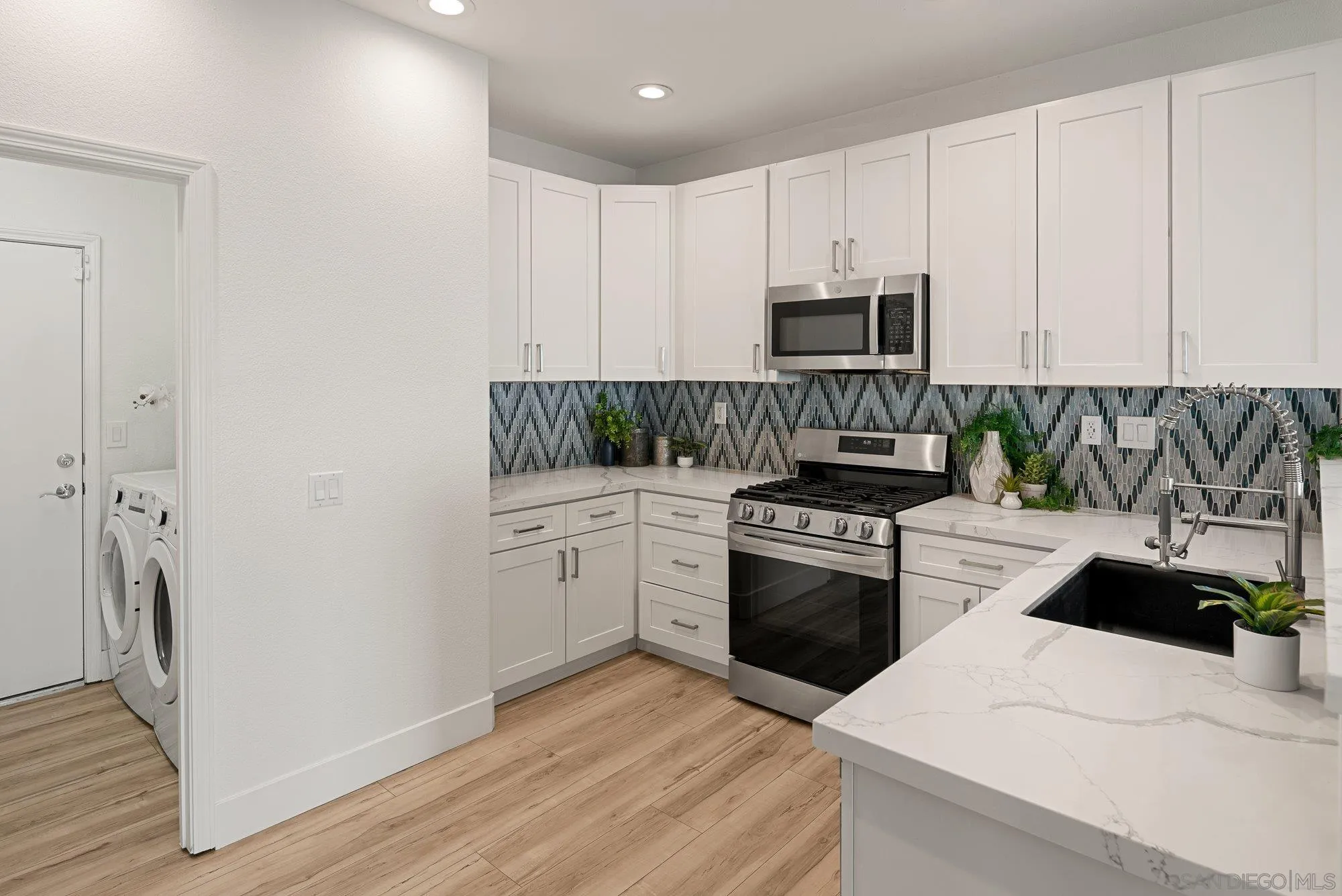 https://cdn.realtyfeed.com/cdn/127/260022137/61e775aae1d828db8445e755ec50c1c4.webp