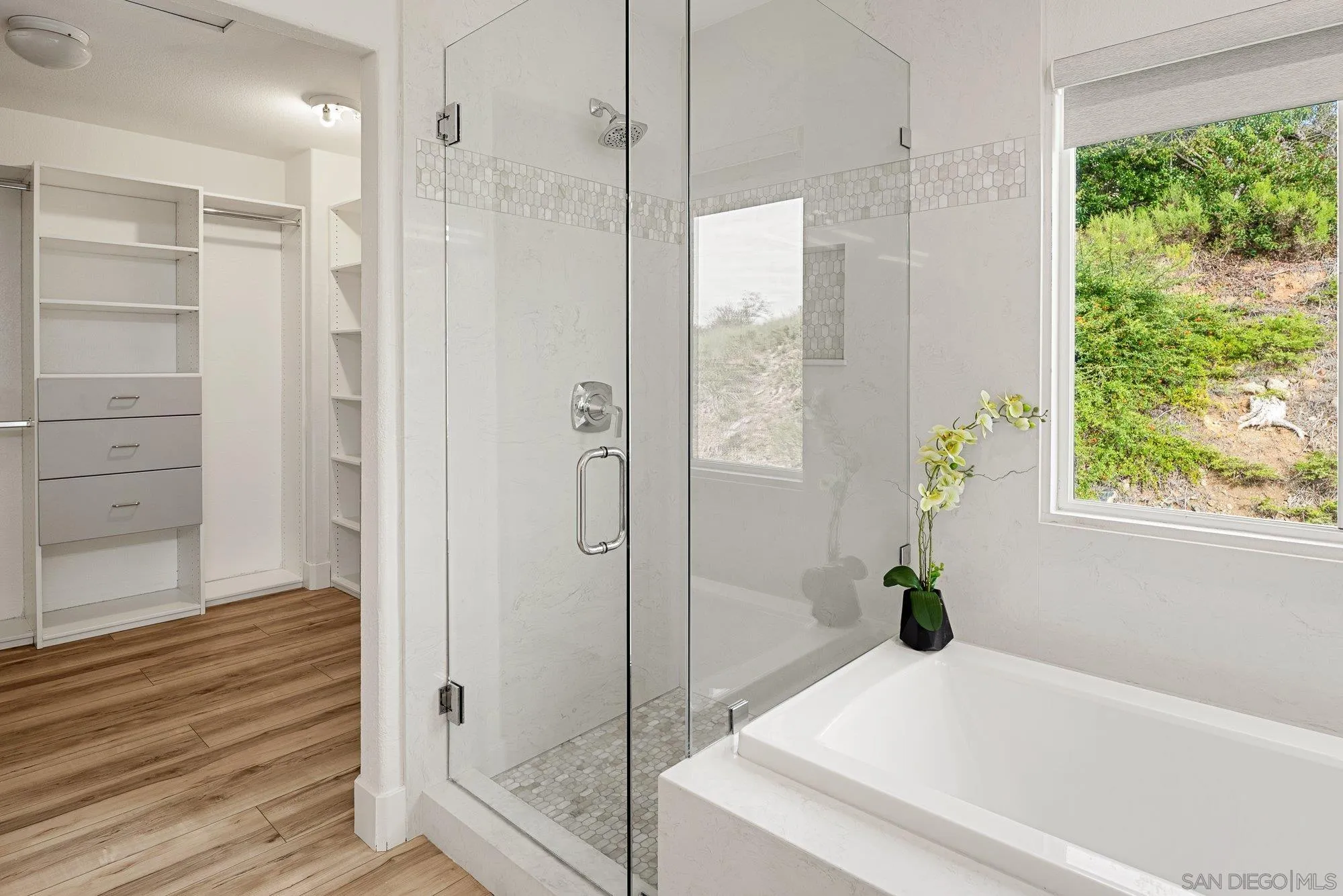 https://cdn.realtyfeed.com/cdn/127/260022137/742a2d59678e433e77d0719b38a7e71f.webp