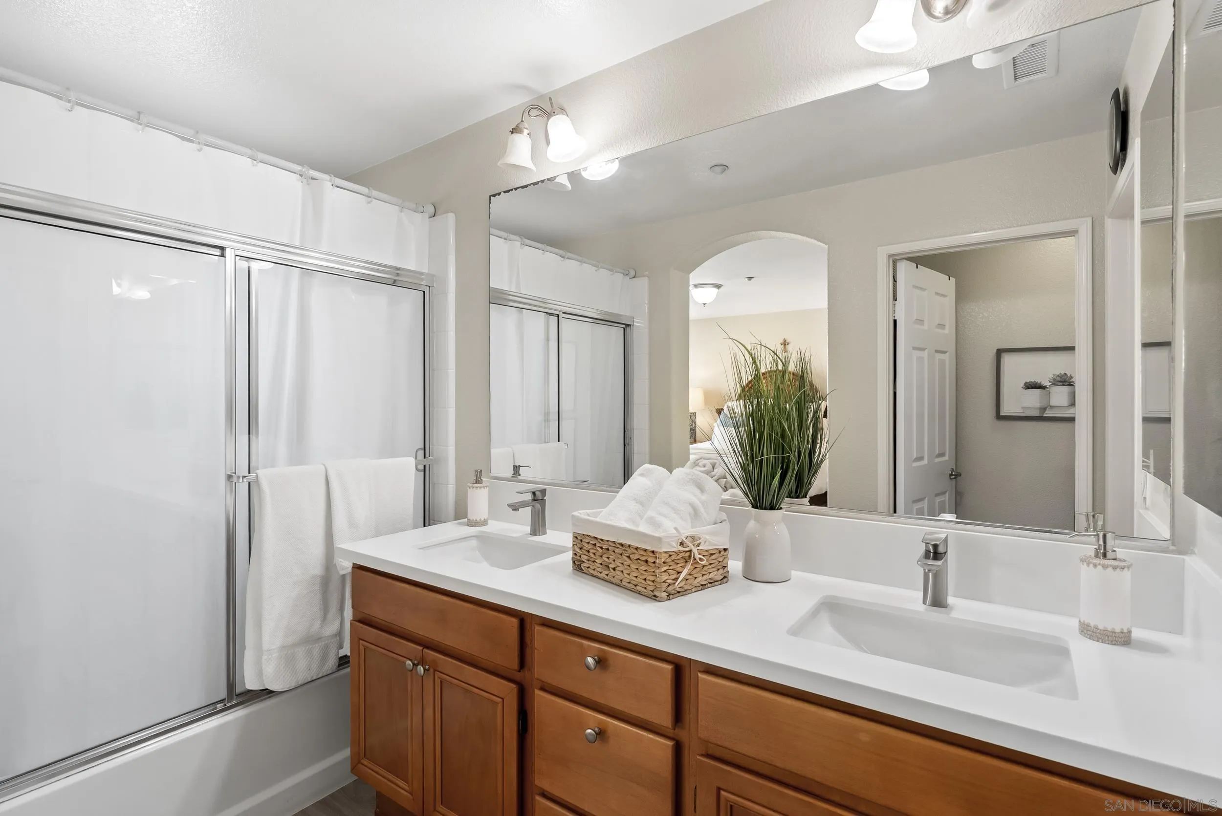 https://cdn.realtyfeed.com/cdn/127/260022138/357b4ca1a8a42b128782fb73d2de5414.webp