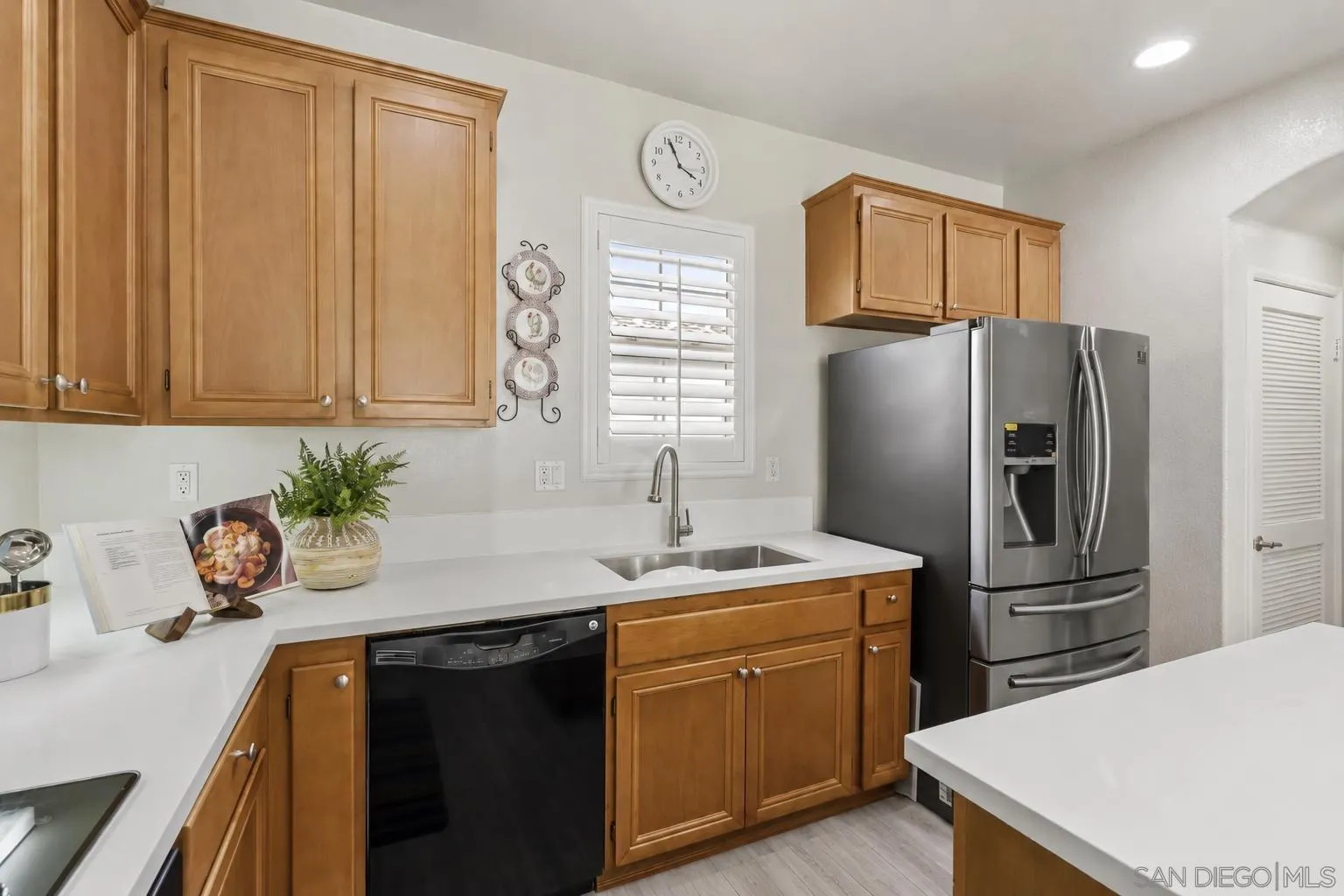 https://cdn.realtyfeed.com/cdn/127/260022138/41d27f93ce520ef3ce84b89089855fc0.webp