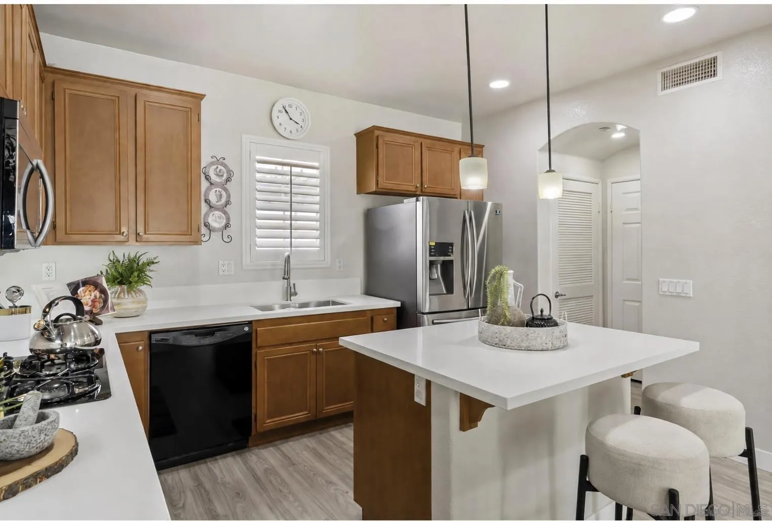 https://cdn.realtyfeed.com/cdn/127/260022138/f6dafc5e929fd7a83650d52113def6de.webp