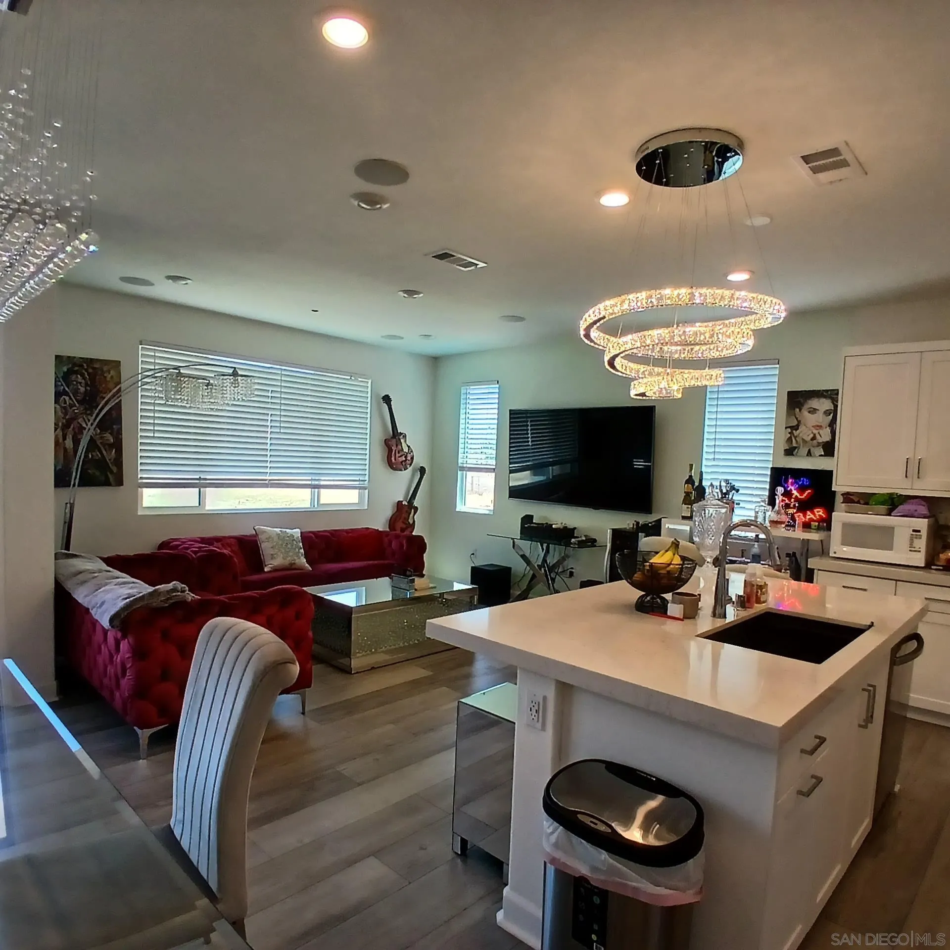 https://cdn.realtyfeed.com/cdn/127/260022141/48eba50f6b8a199addf6f9f8b3d56f57.webp