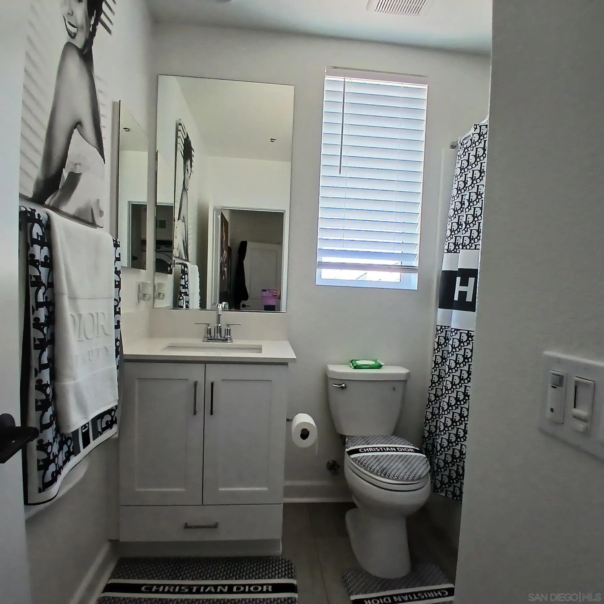 https://cdn.realtyfeed.com/cdn/127/260022141/755e782a44819d9821f62e022527f239.webp