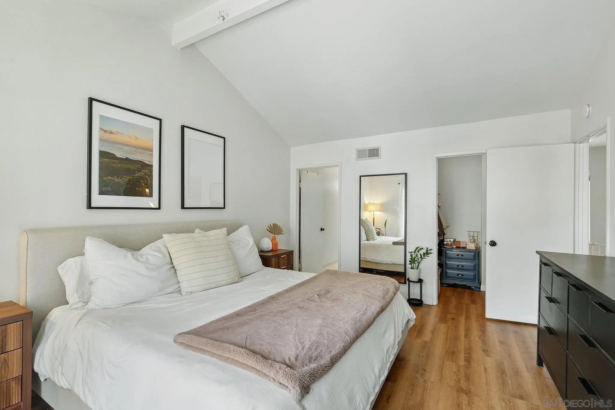 https://cdn.realtyfeed.com/cdn/127/260022147/0d564aabb59b8899dfa4aef926f10164.webp