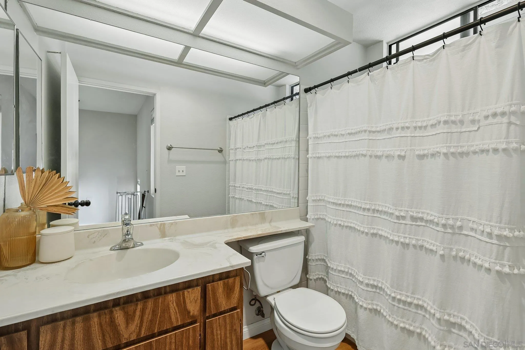 https://cdn.realtyfeed.com/cdn/127/260022147/591b139d8de51ec01353f29265a6690b.webp